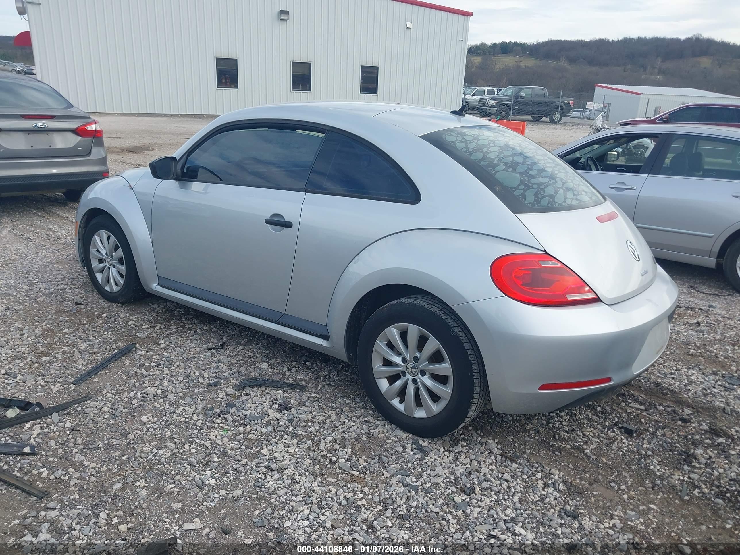 VOLKSWAGEN BEETLE image 3