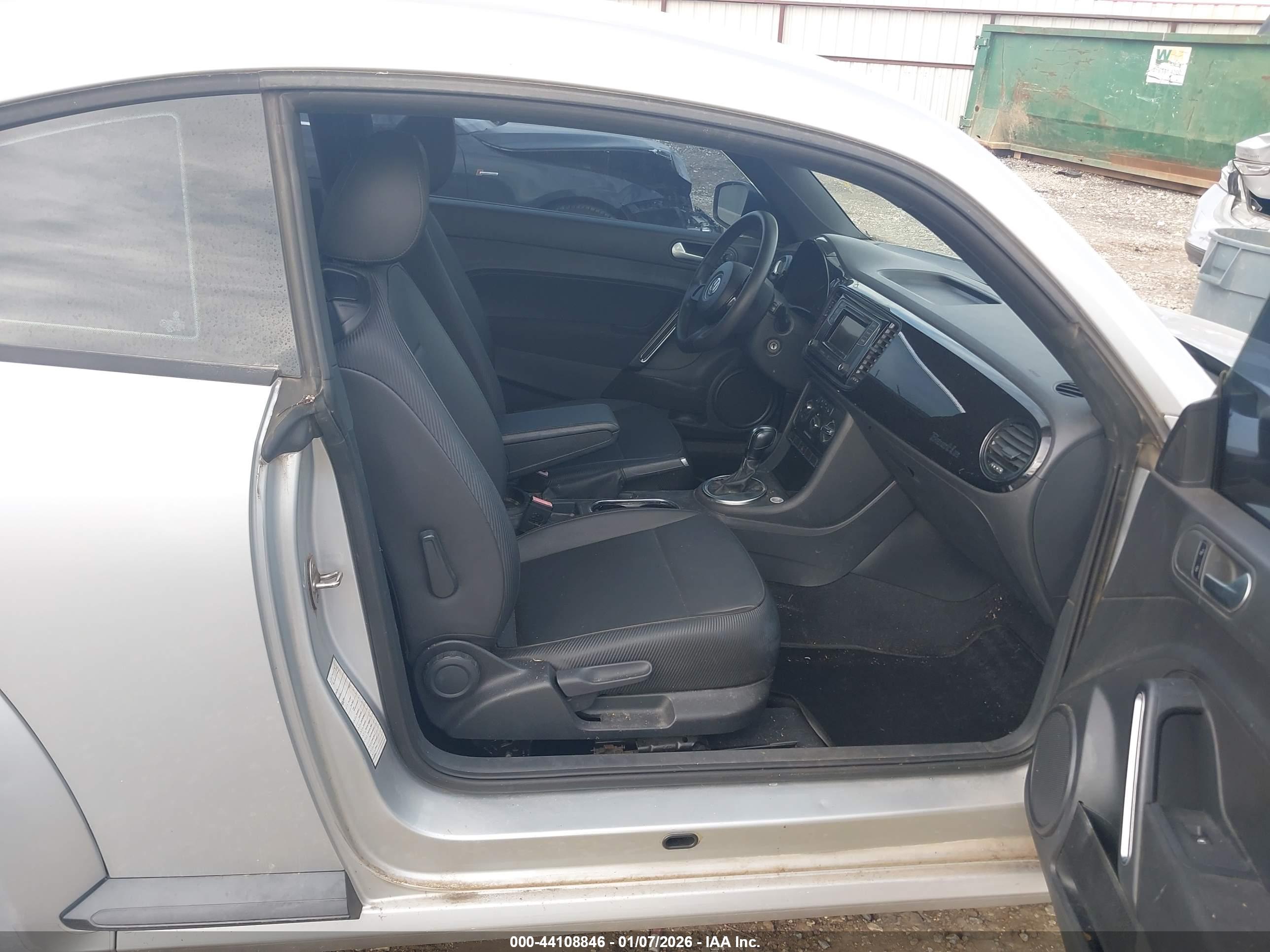 VOLKSWAGEN BEETLE image 5