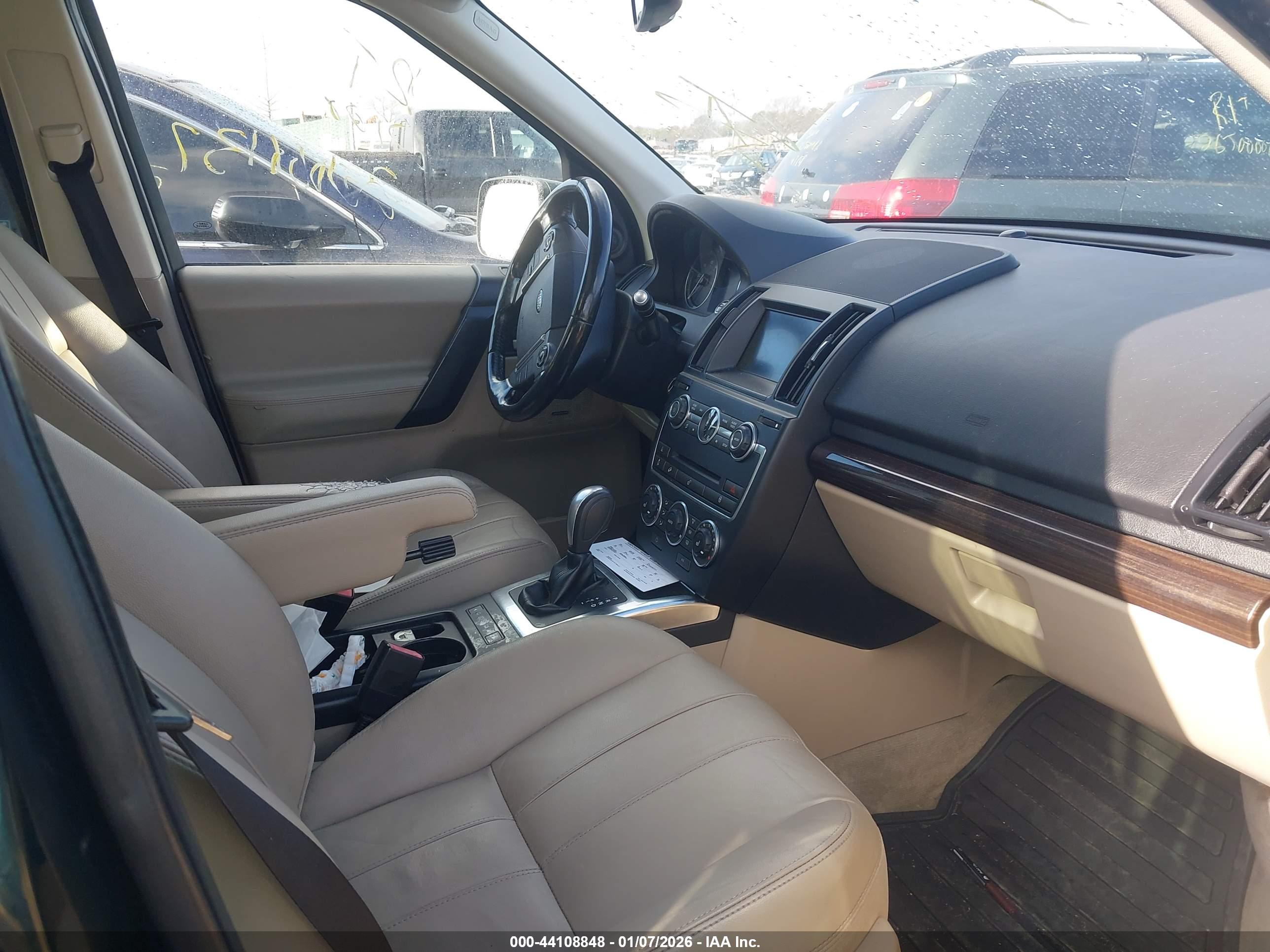 LAND ROVER image 5