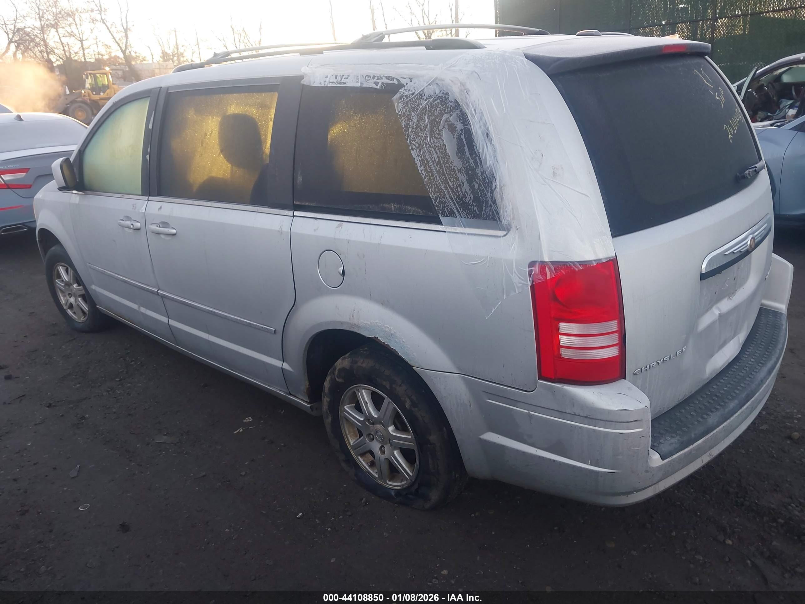 CHRYSLER TOWN image 3