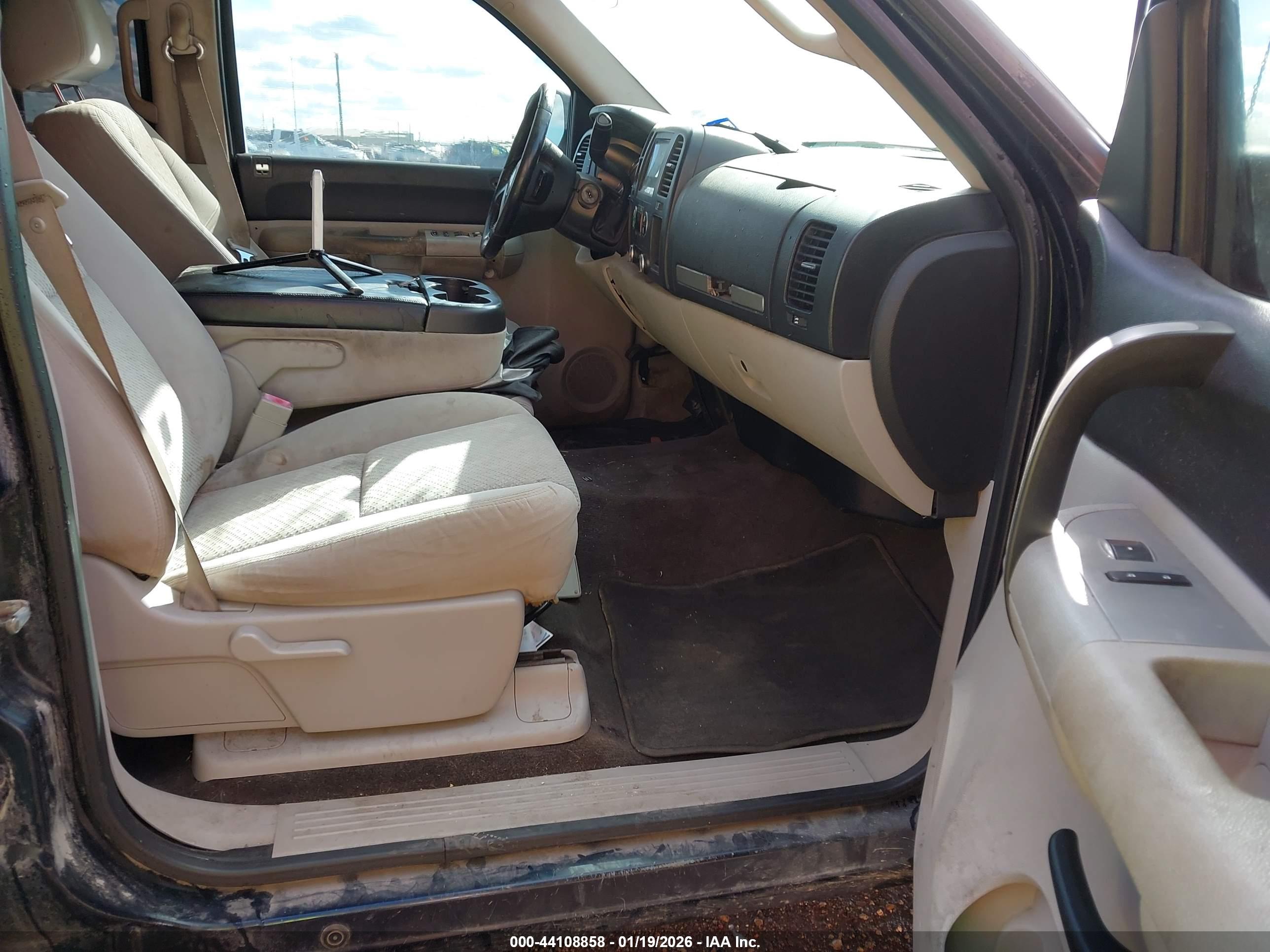 CHEVROLET SILVERADO image 5