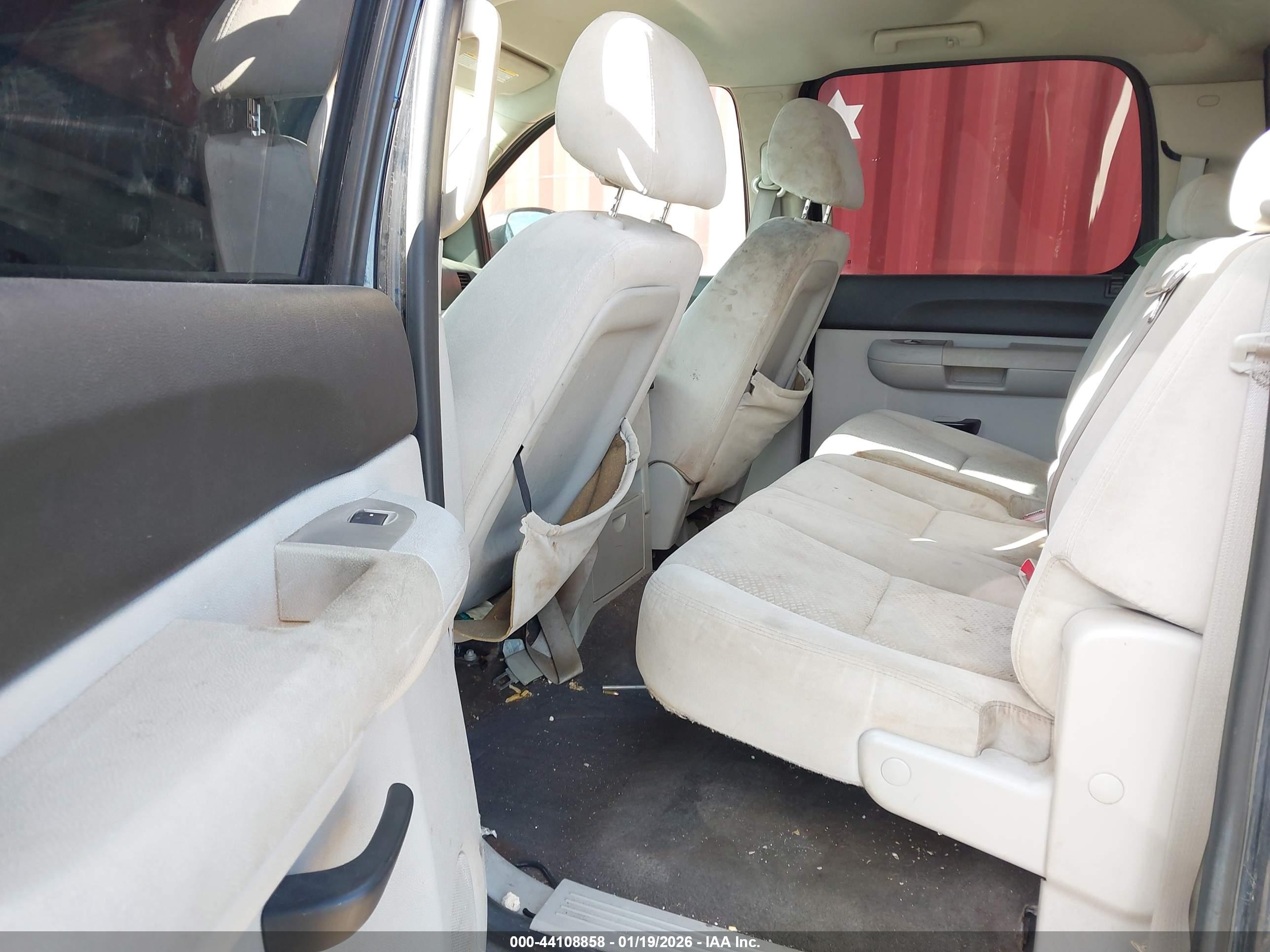 CHEVROLET SILVERADO image 8
