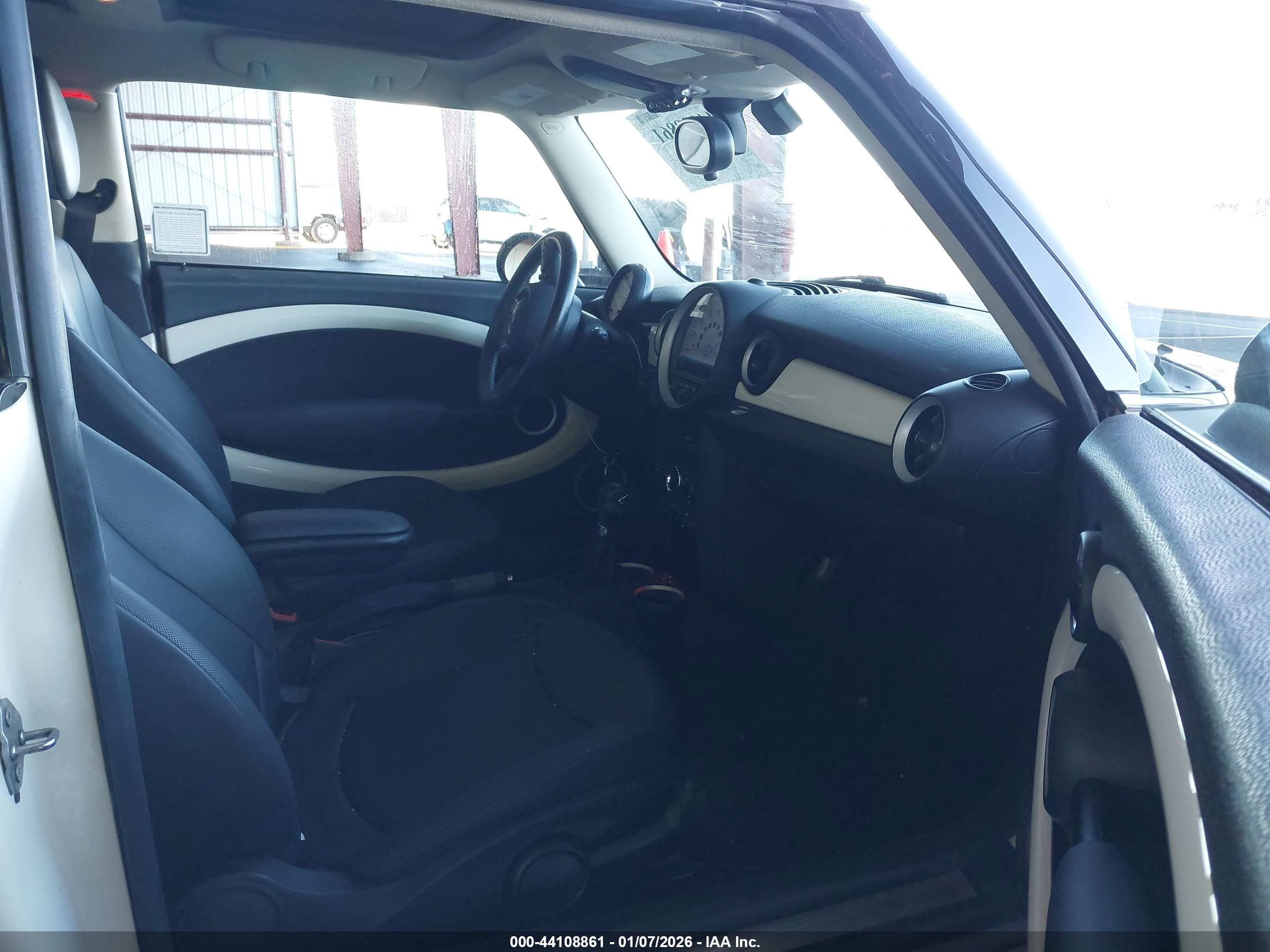 MINI CLUBMAN image 5