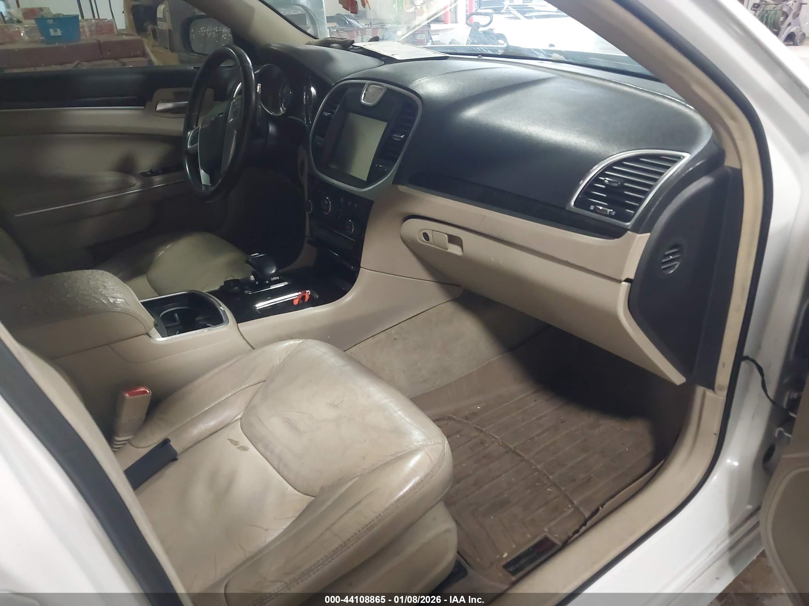 CHRYSLER 300 image 5