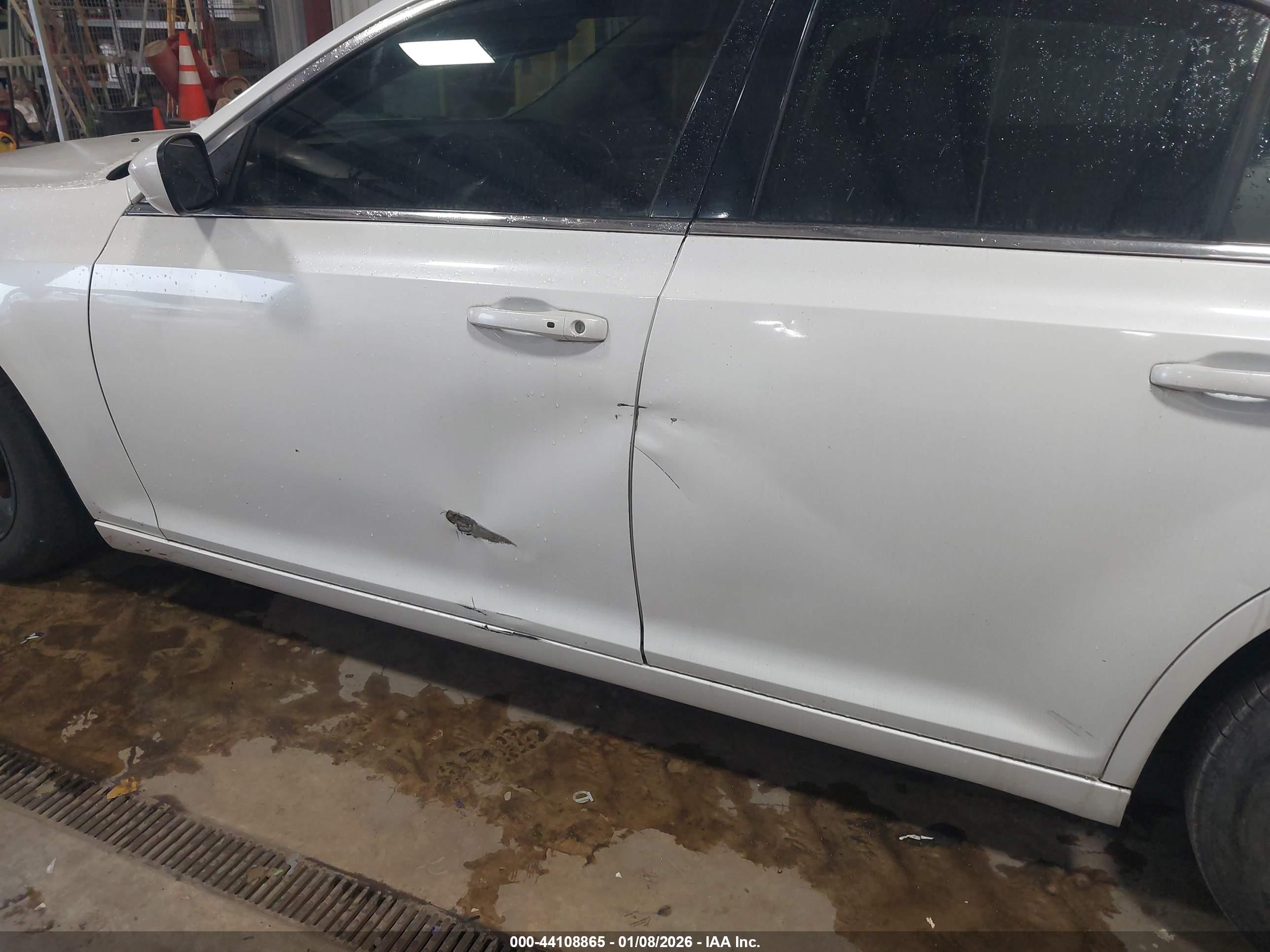 CHRYSLER 300 image 6