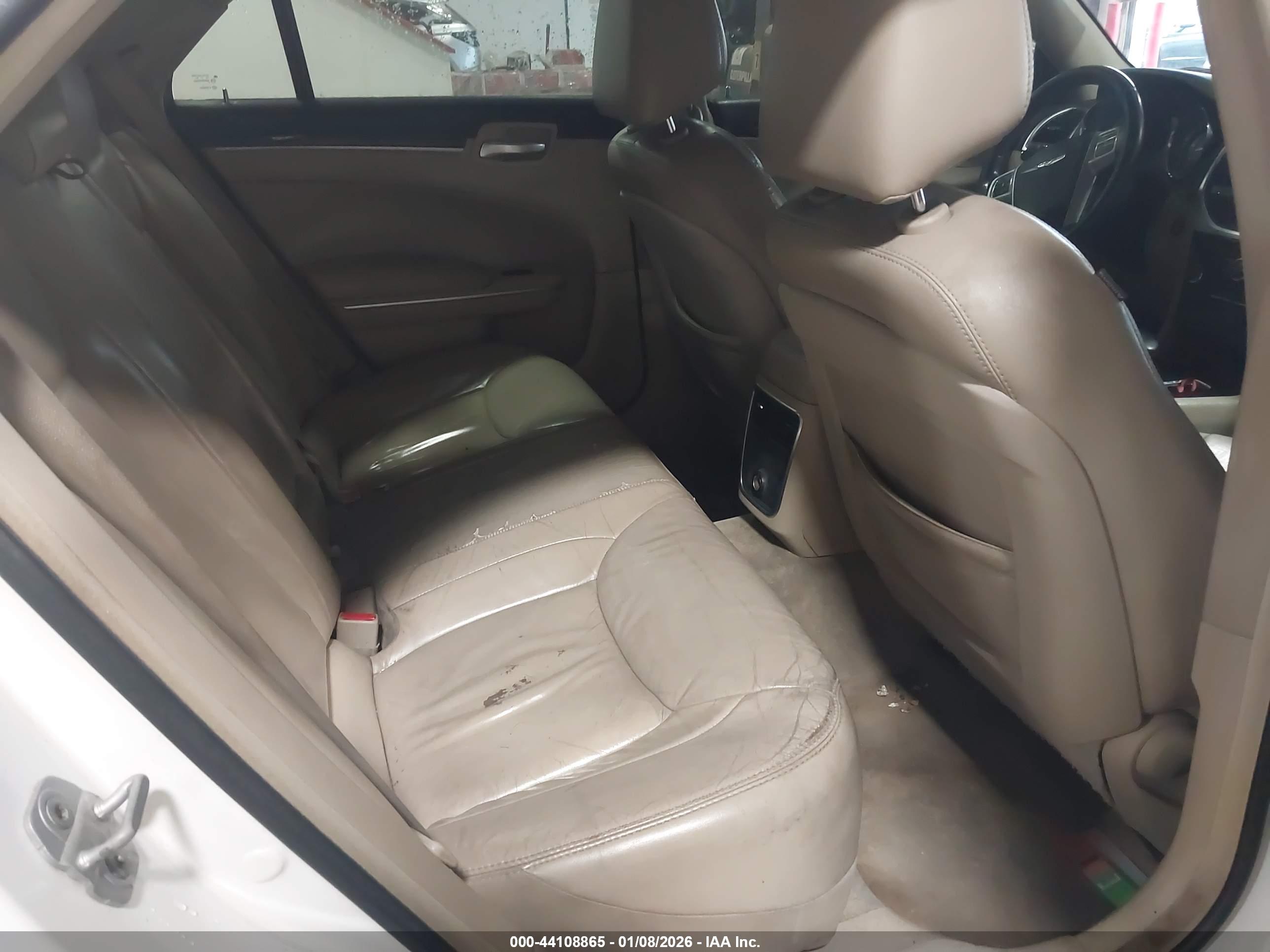 CHRYSLER 300 image 8