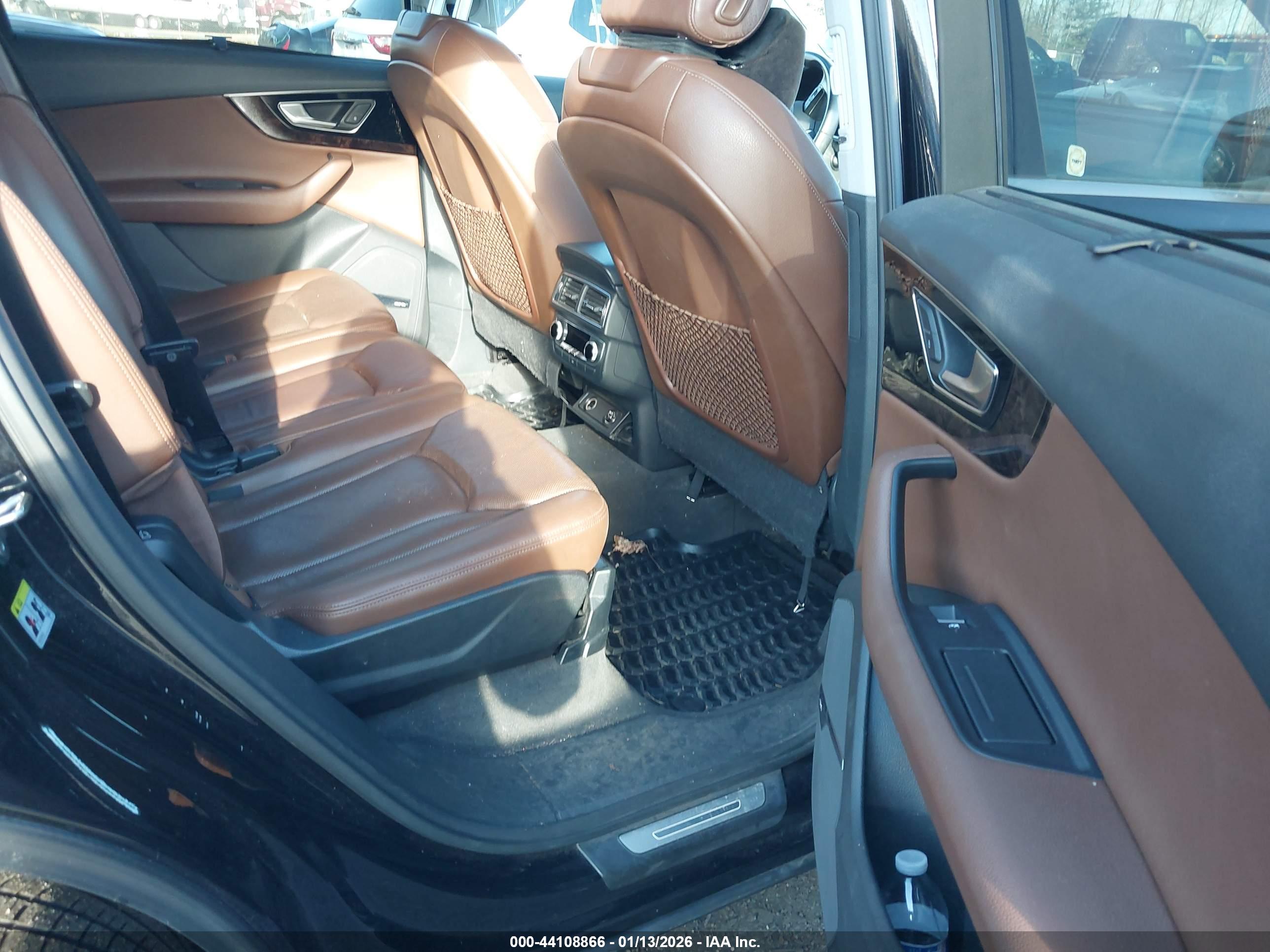 AUDI Q7 image 8
