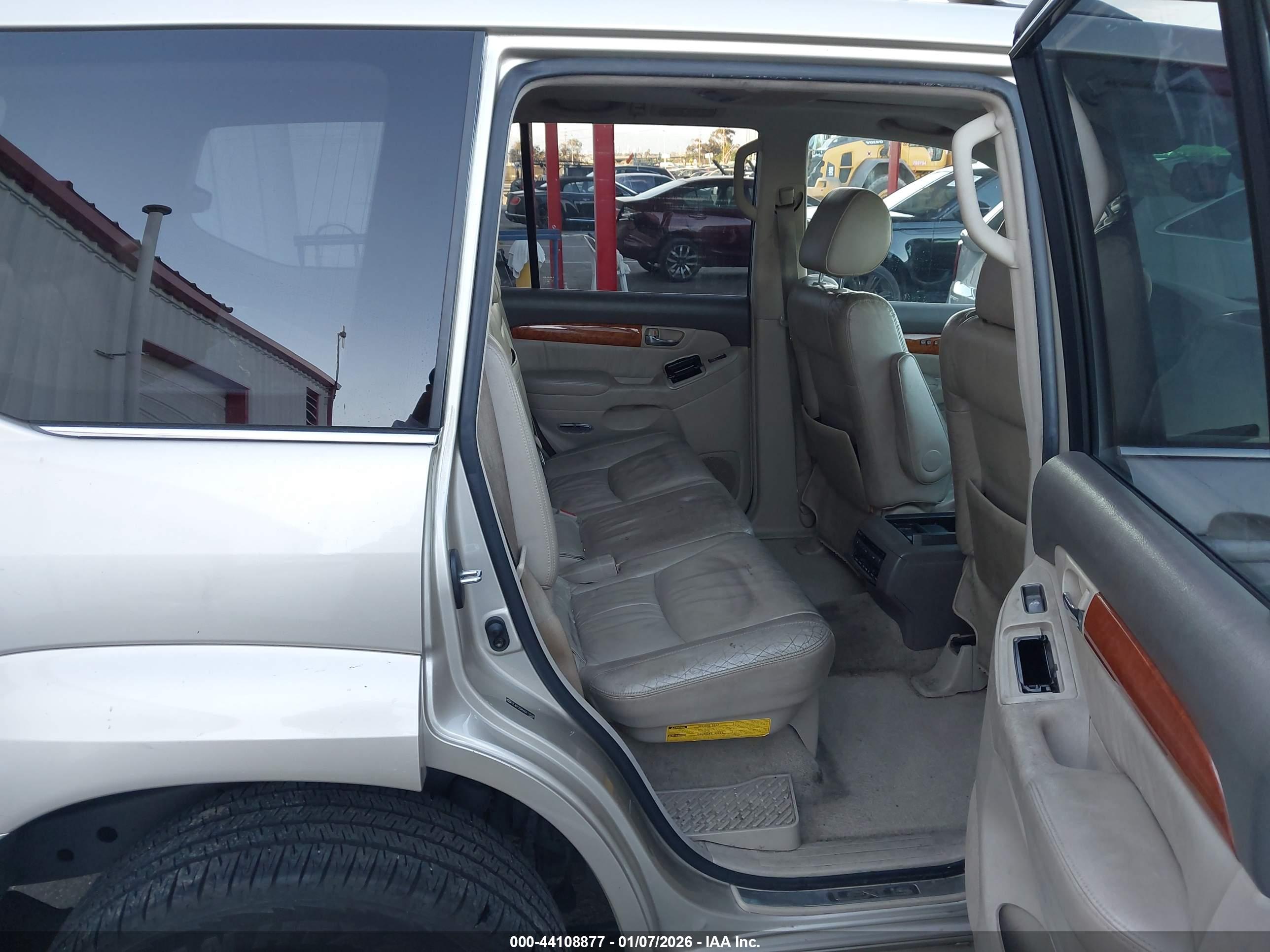 LEXUS GX image 8