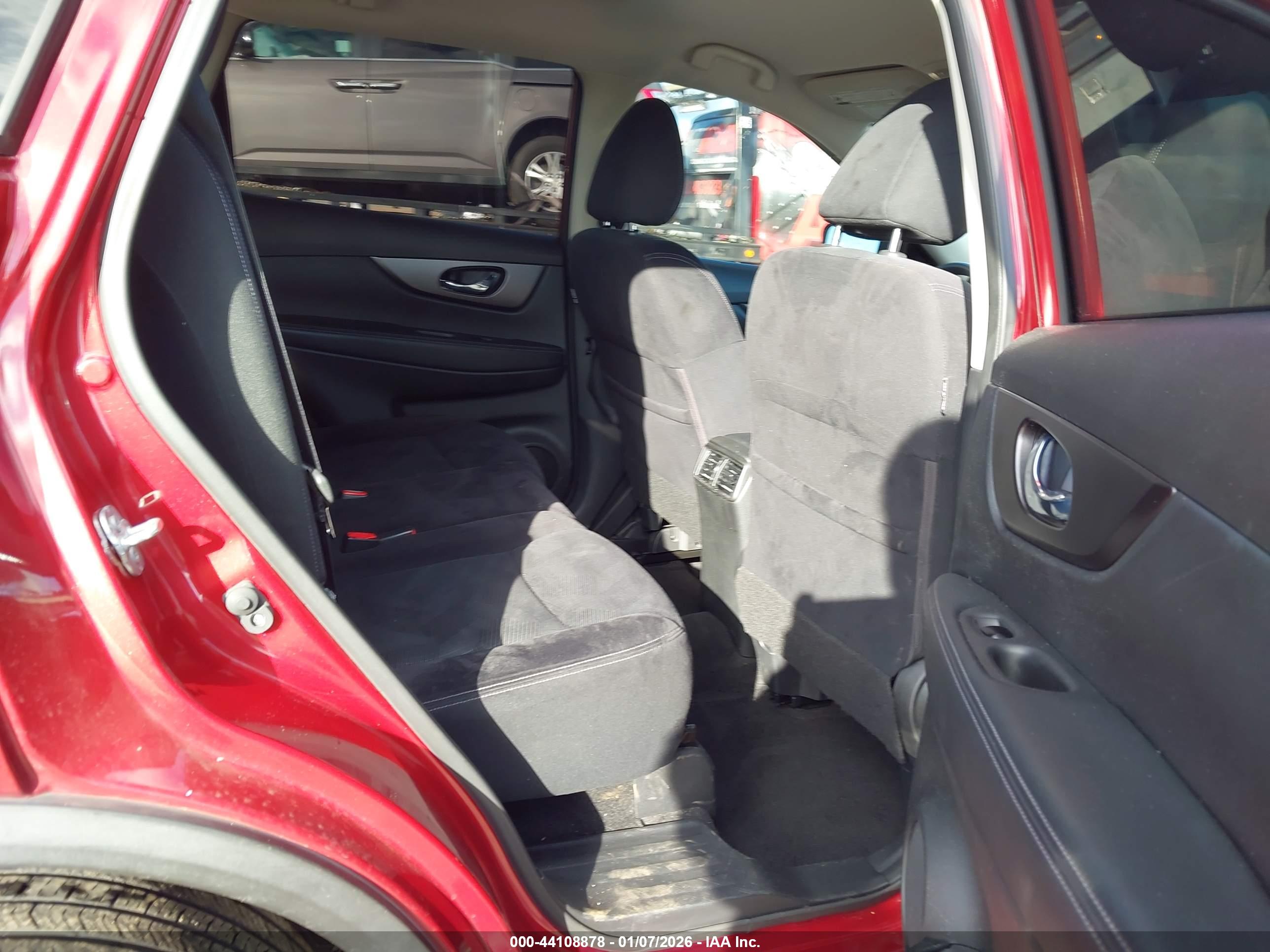 NISSAN ROGUE image 8