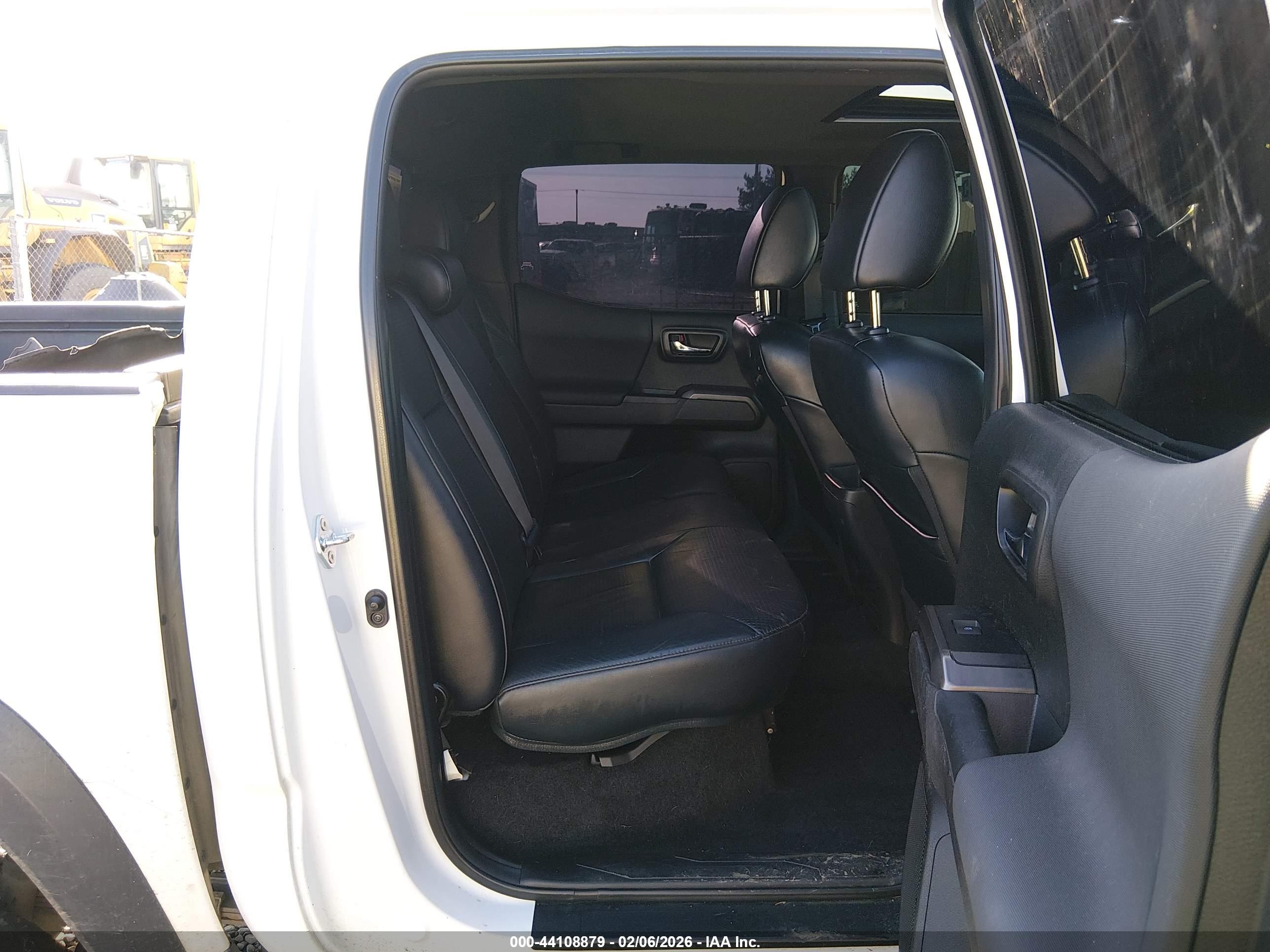 TOYOTA TACOMA image 8