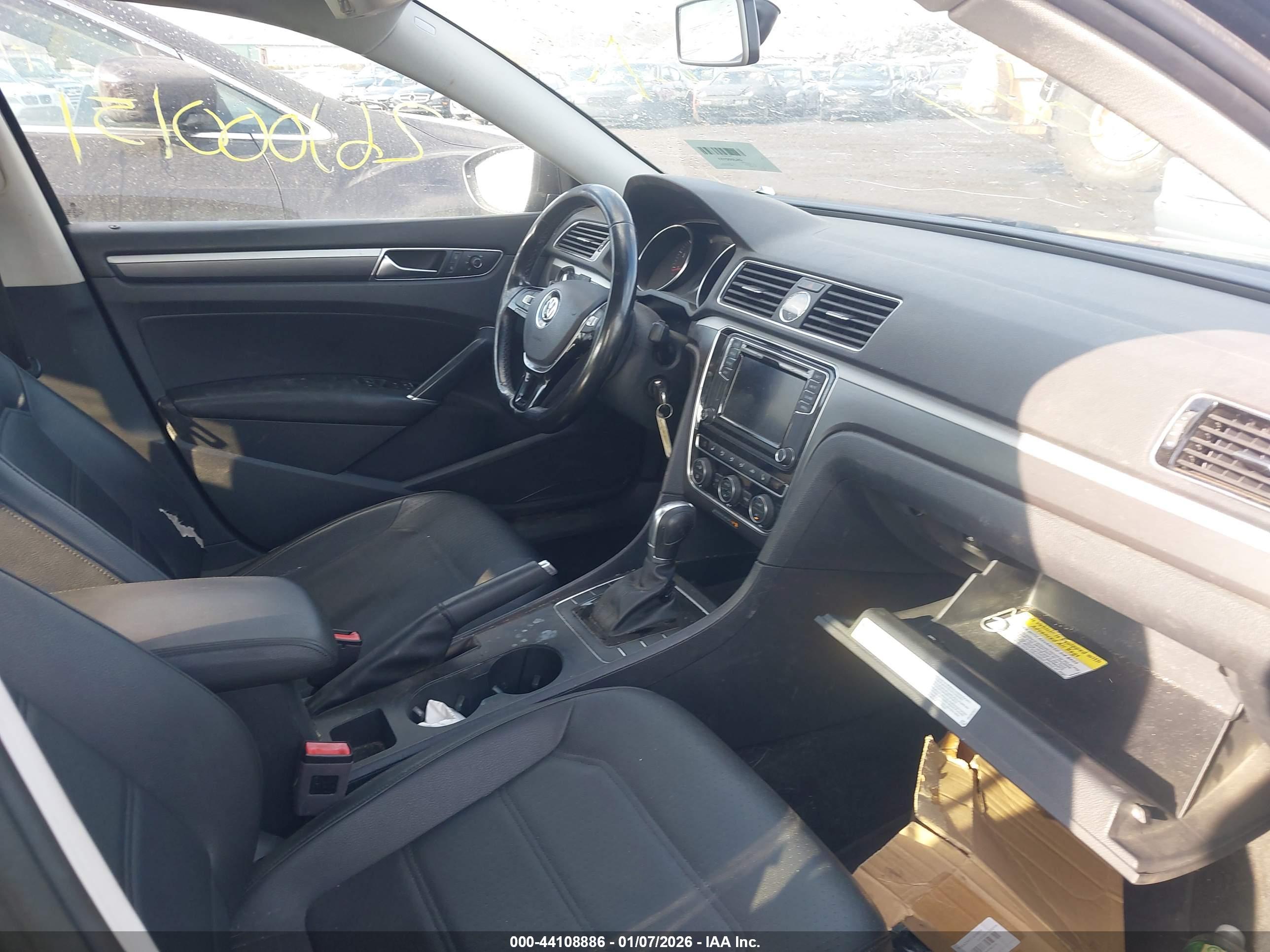 VOLKSWAGEN PASSAT image 5
