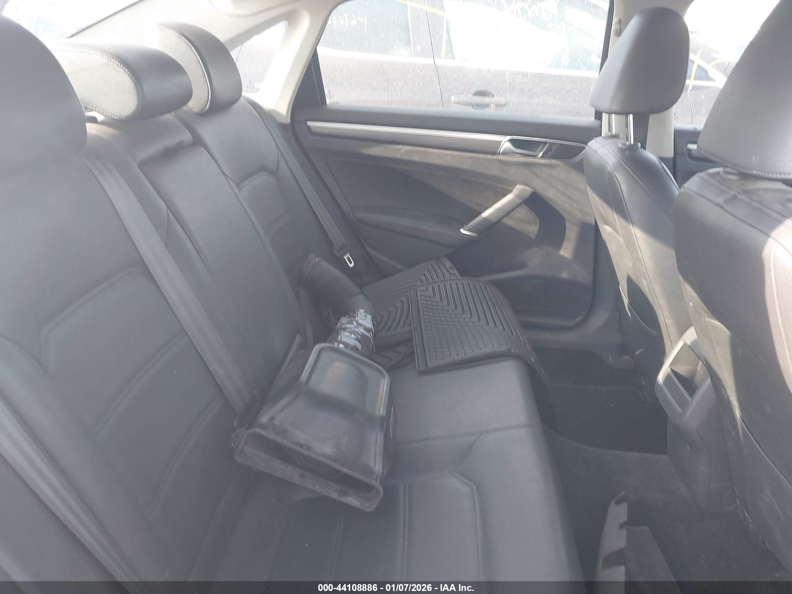 VOLKSWAGEN PASSAT image 8