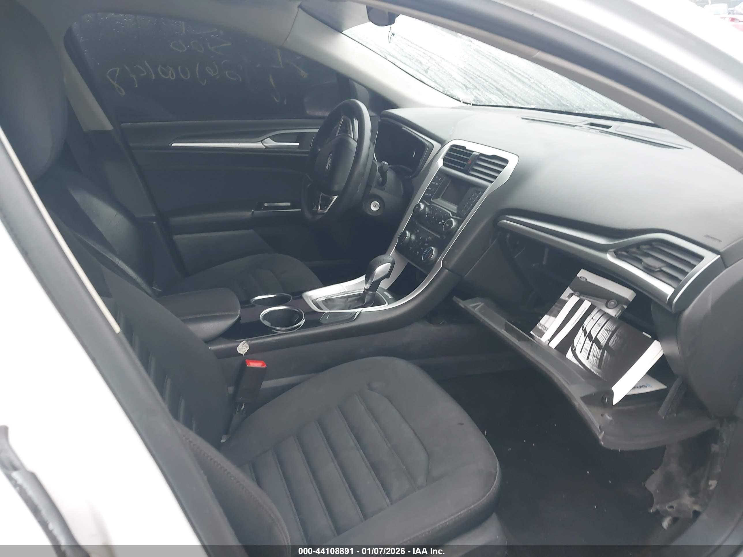 FORD FUSION image 5
