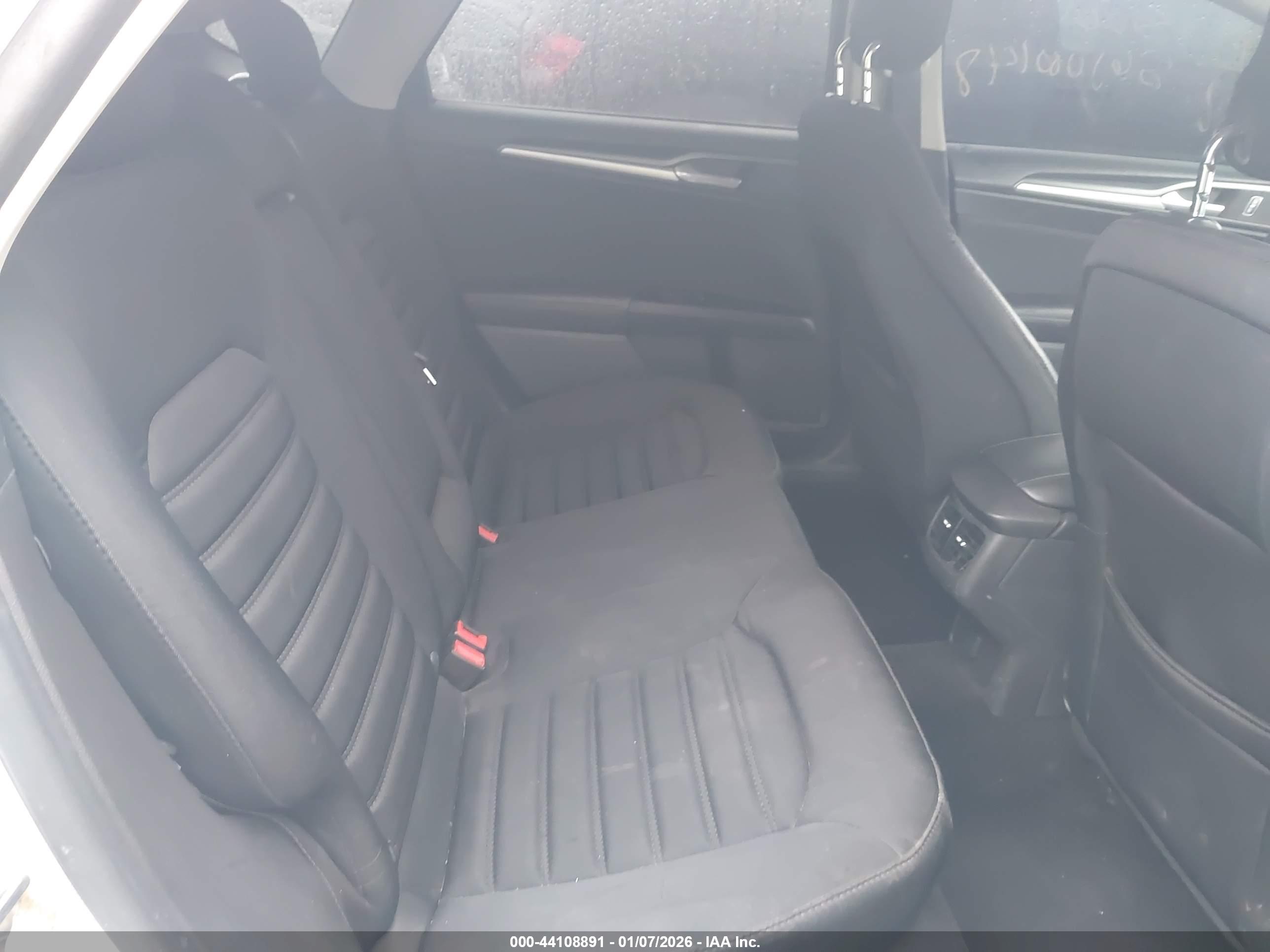 FORD FUSION image 8