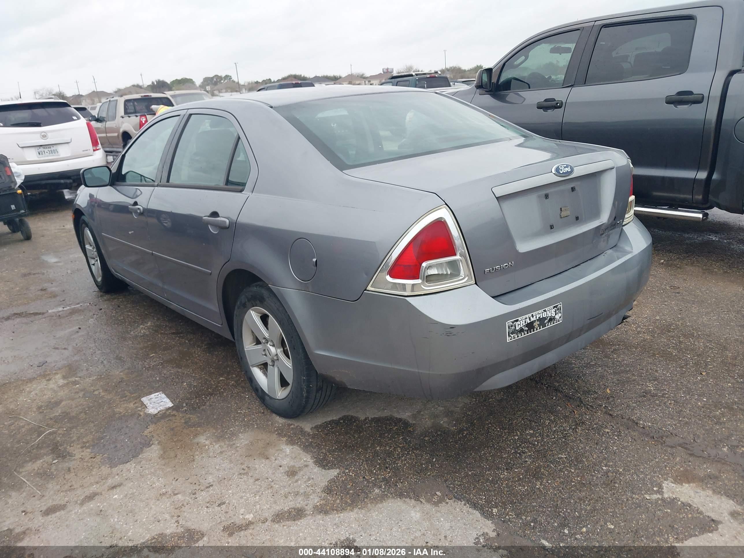 FORD FUSION image 3