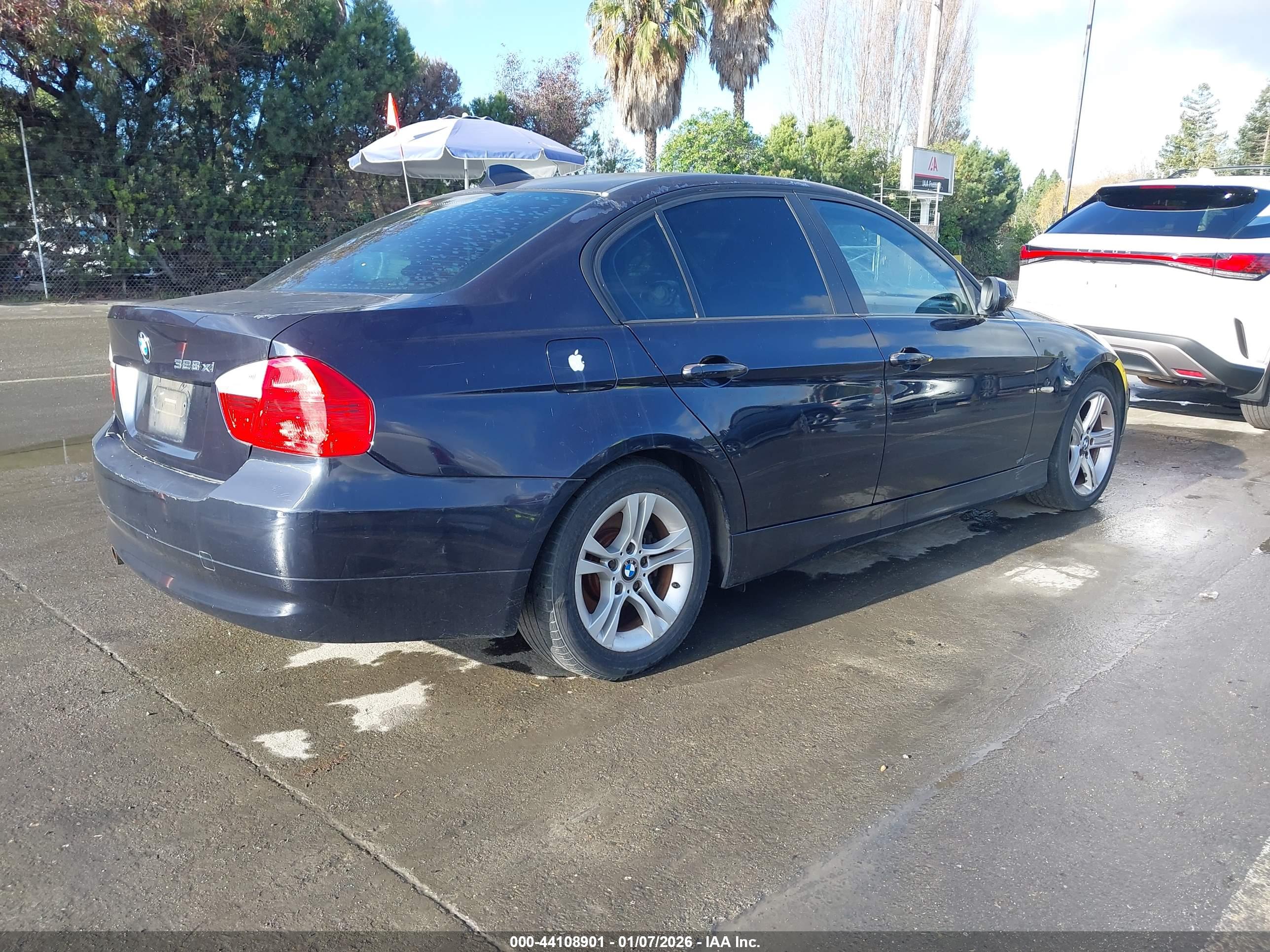 BMW 328XI image 4