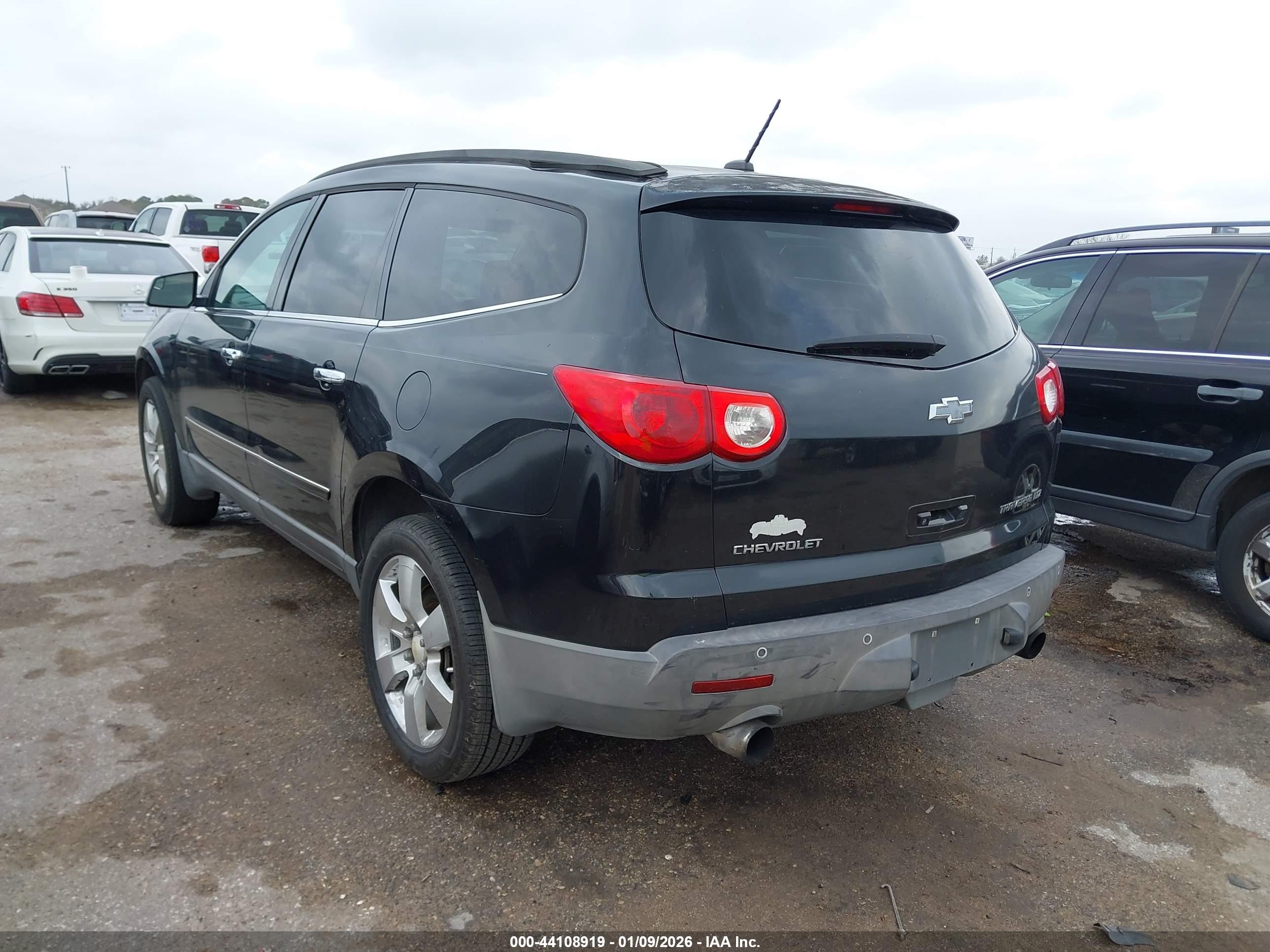 CHEVROLET TRAVERSE image 3