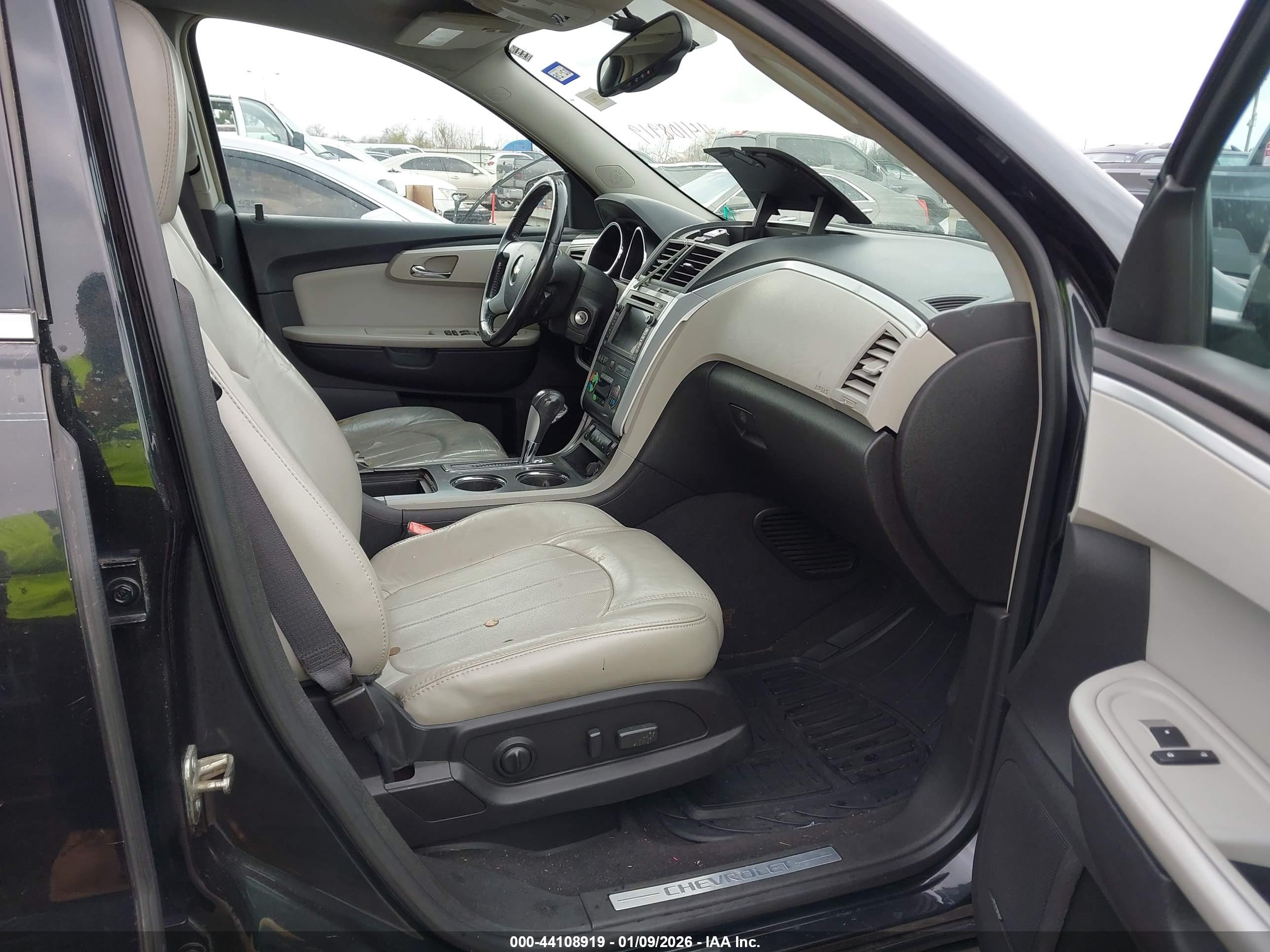 CHEVROLET TRAVERSE image 5