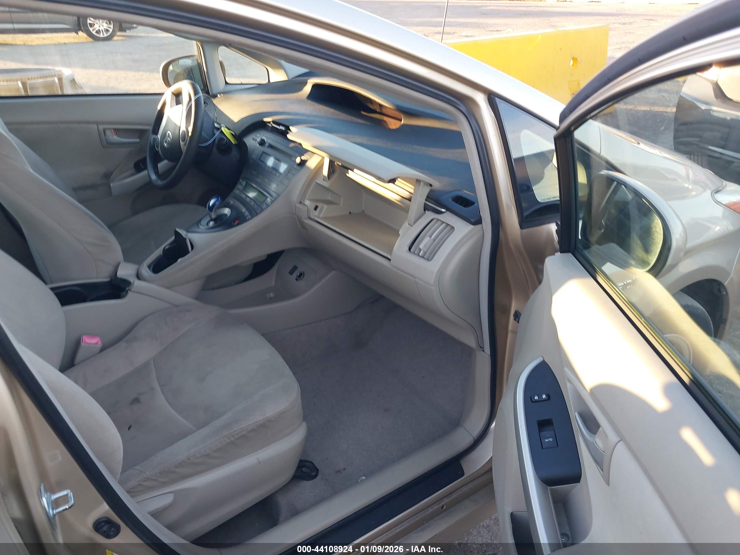 TOYOTA PRIUS image 5