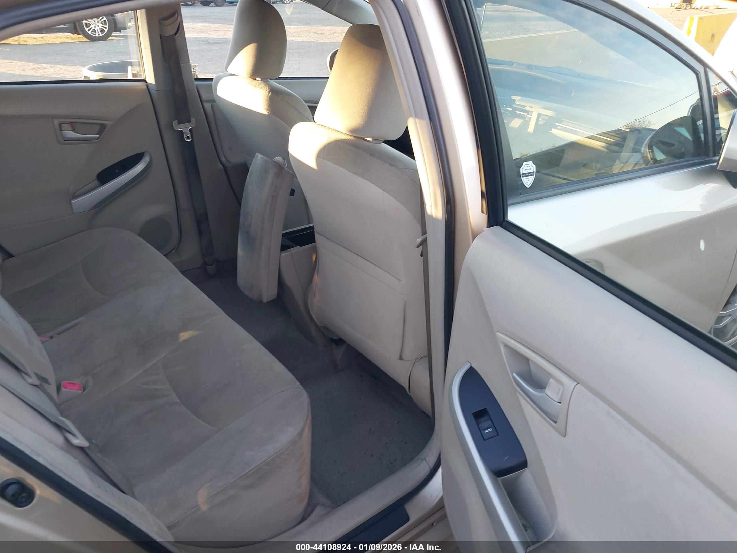 TOYOTA PRIUS image 8