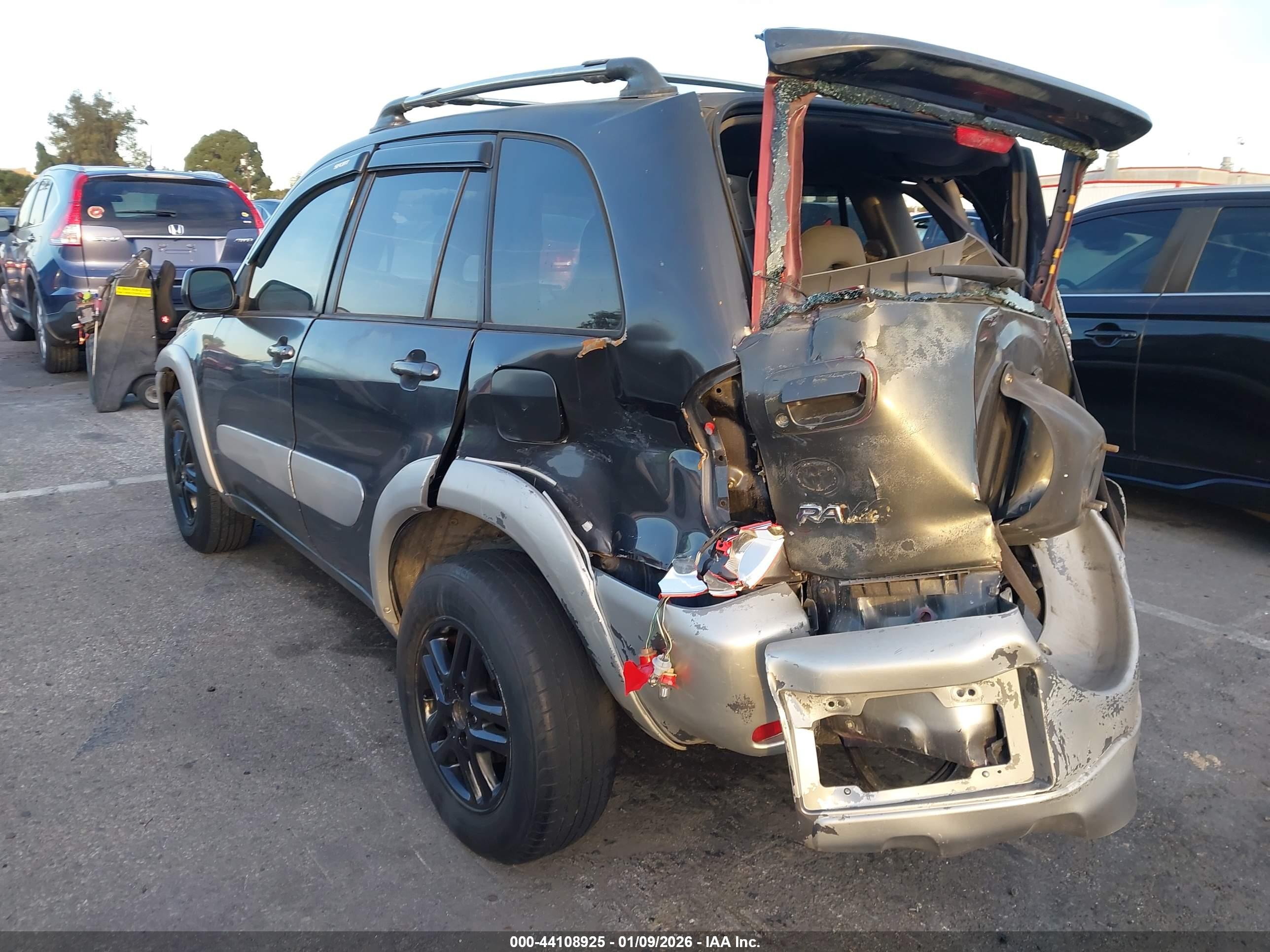 TOYOTA RAV4 image 3