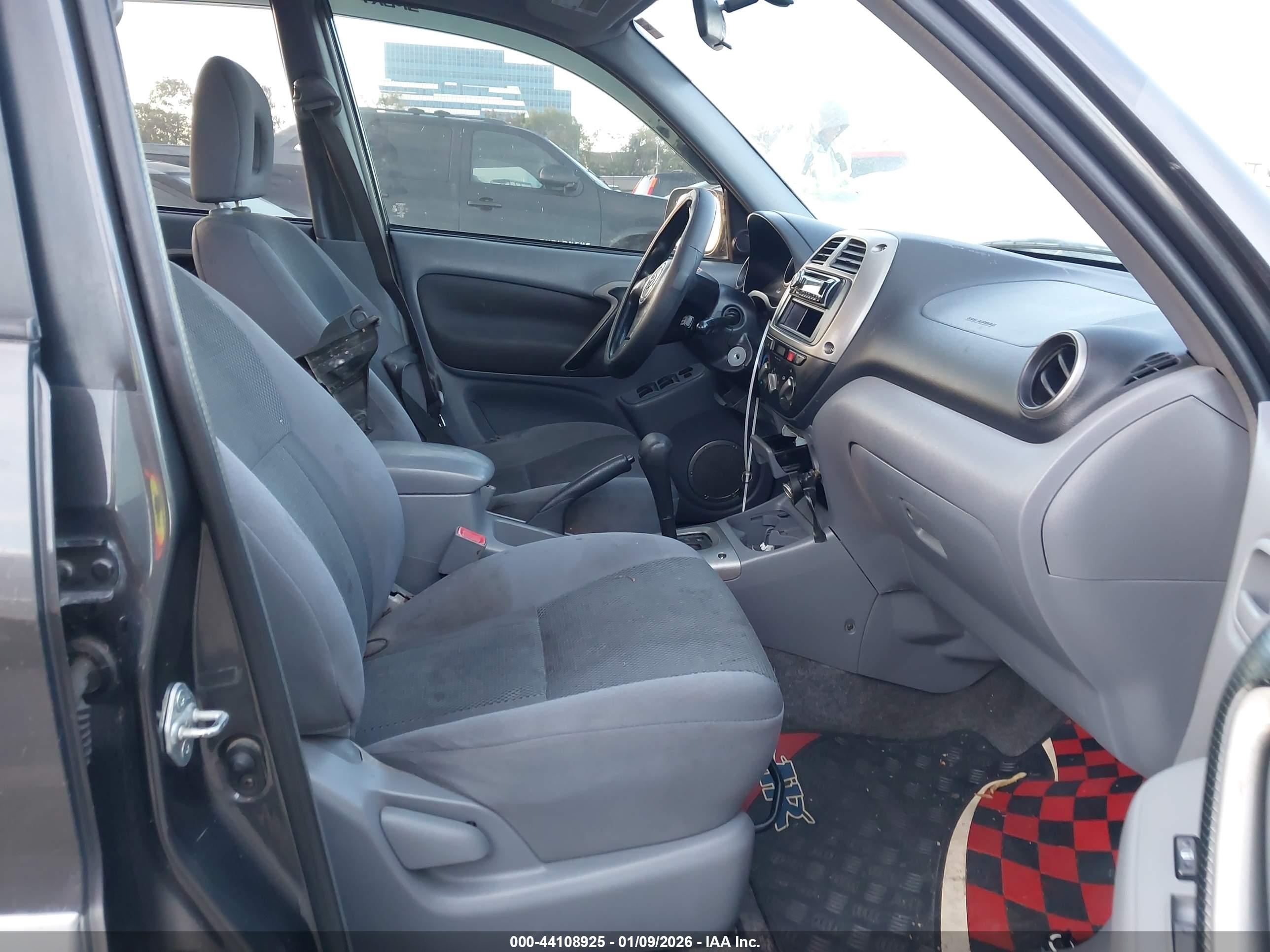 TOYOTA RAV4 image 5