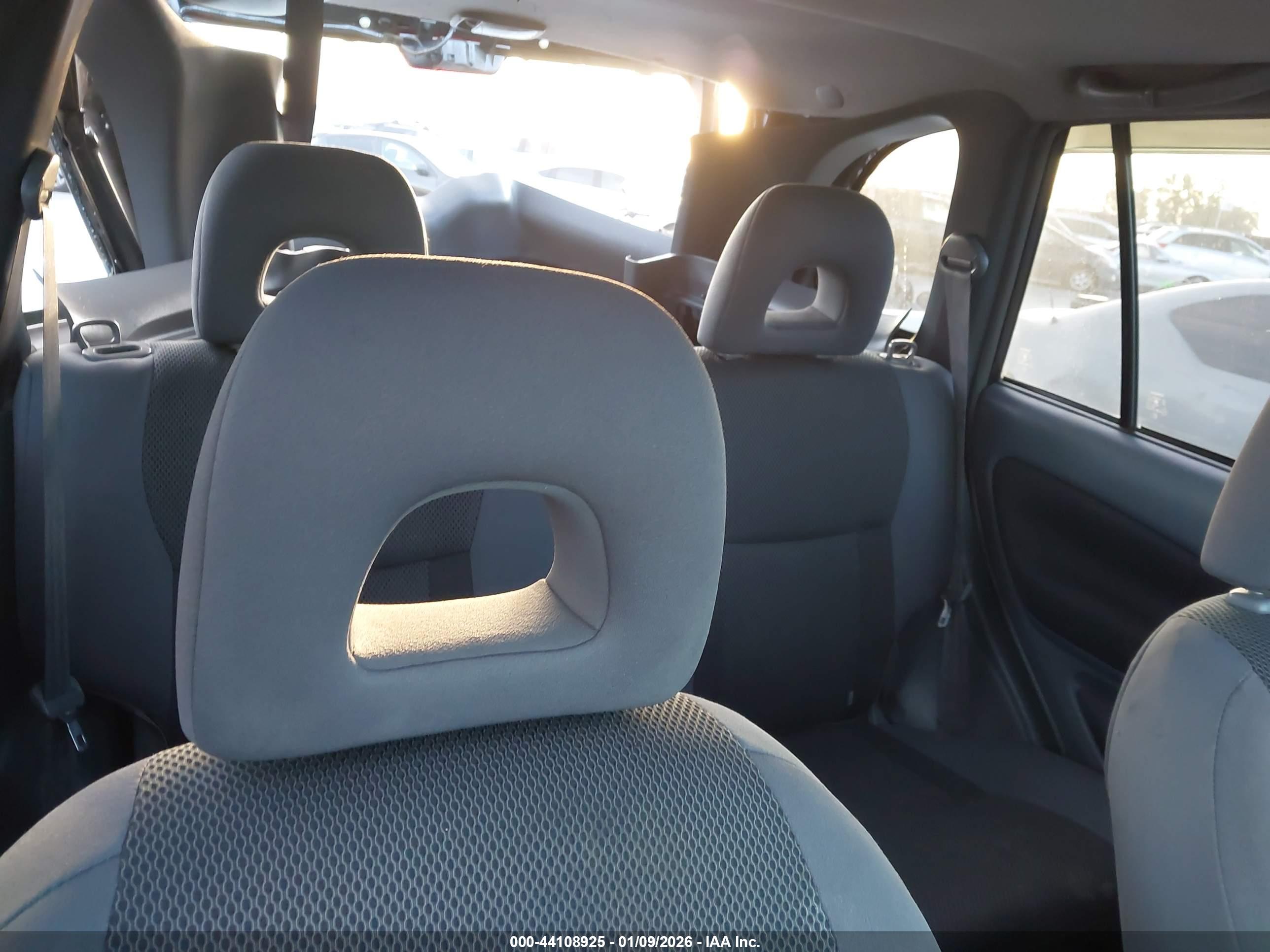 TOYOTA RAV4 image 8