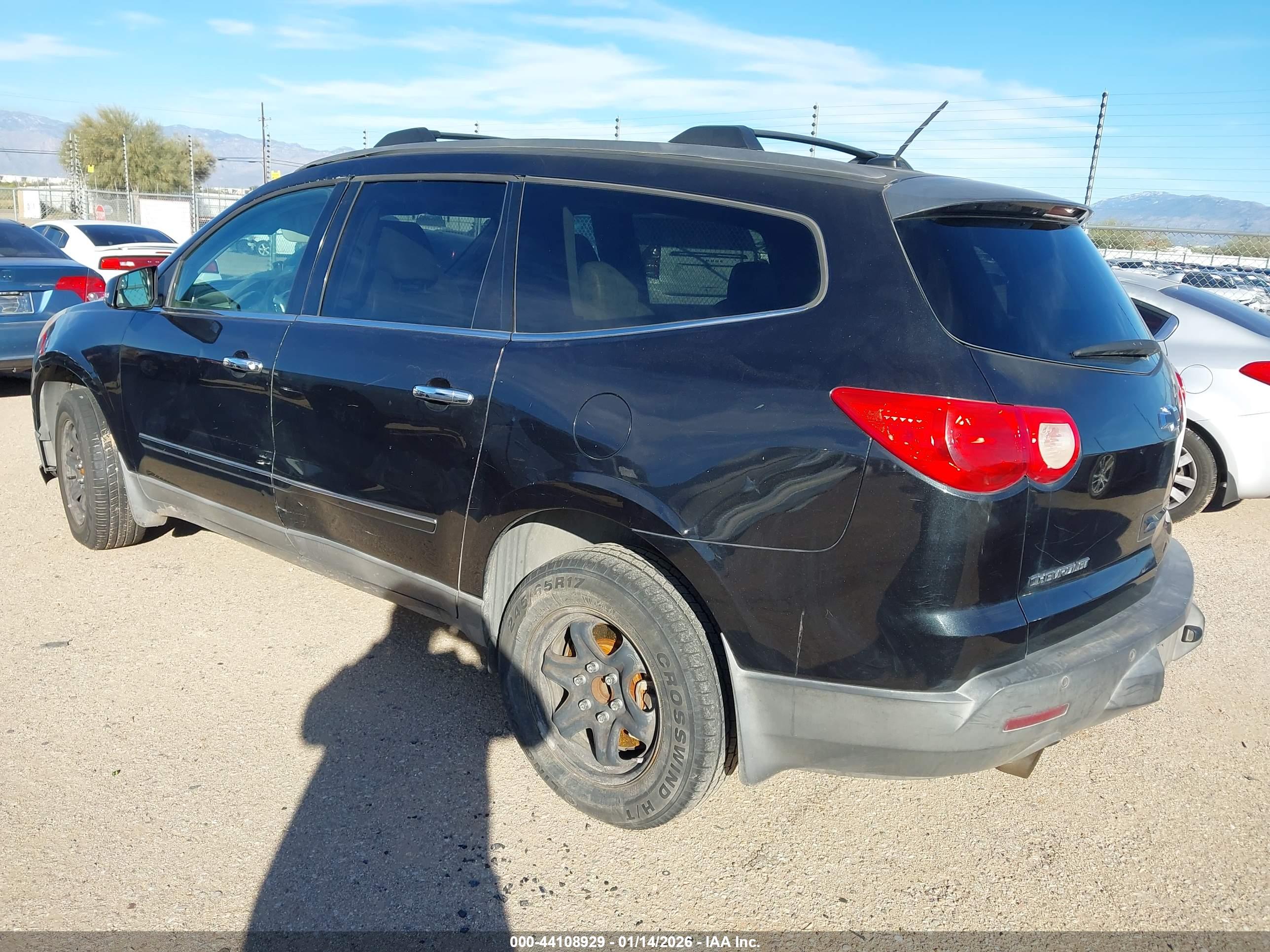 CHEVROLET TRAVERSE image 3