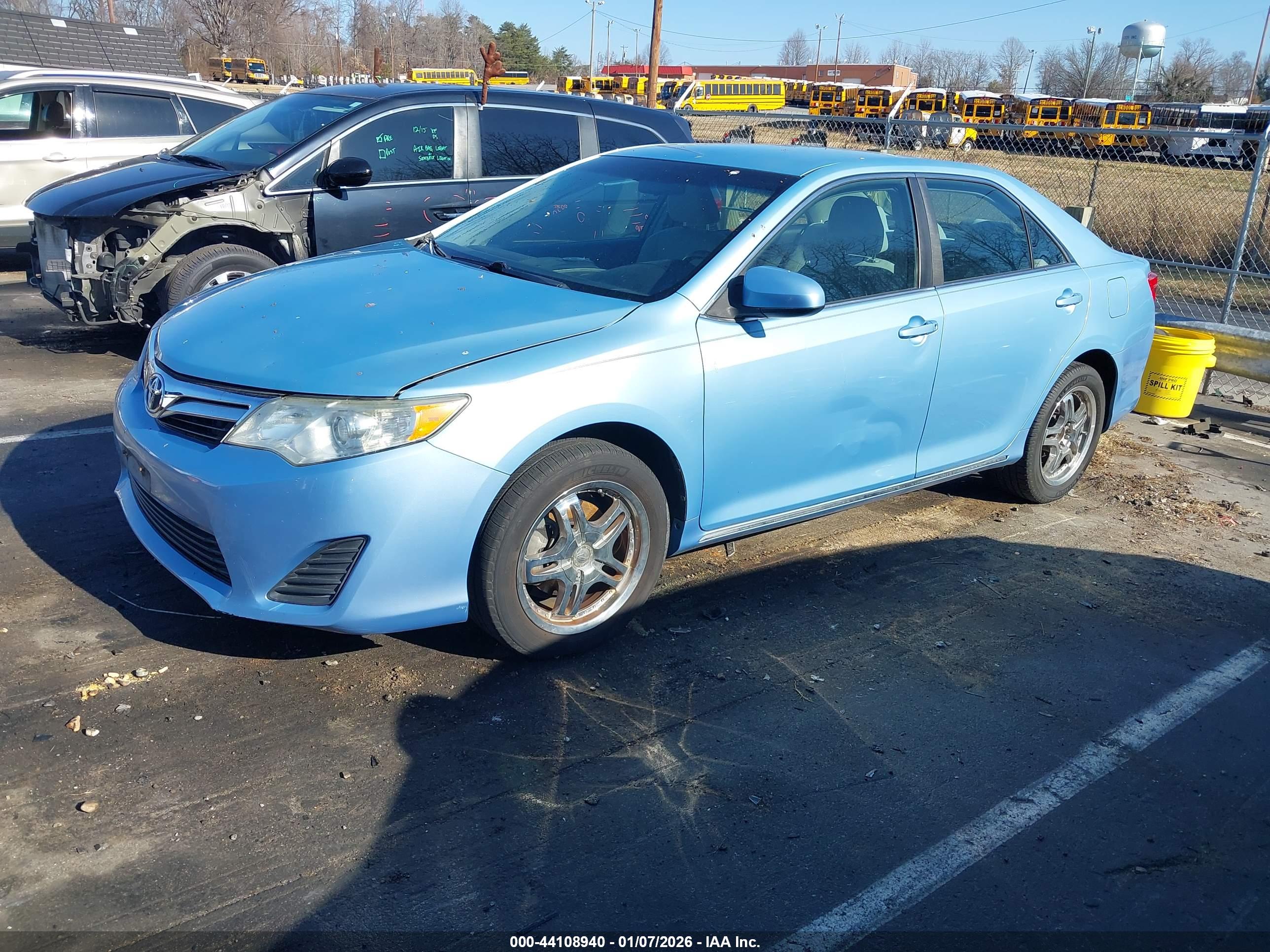 TOYOTA CAMRY image 2