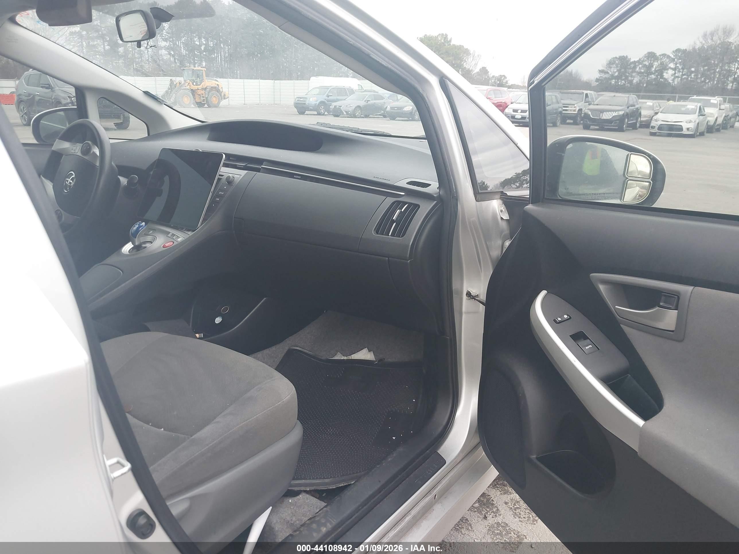 TOYOTA PRIUS image 5