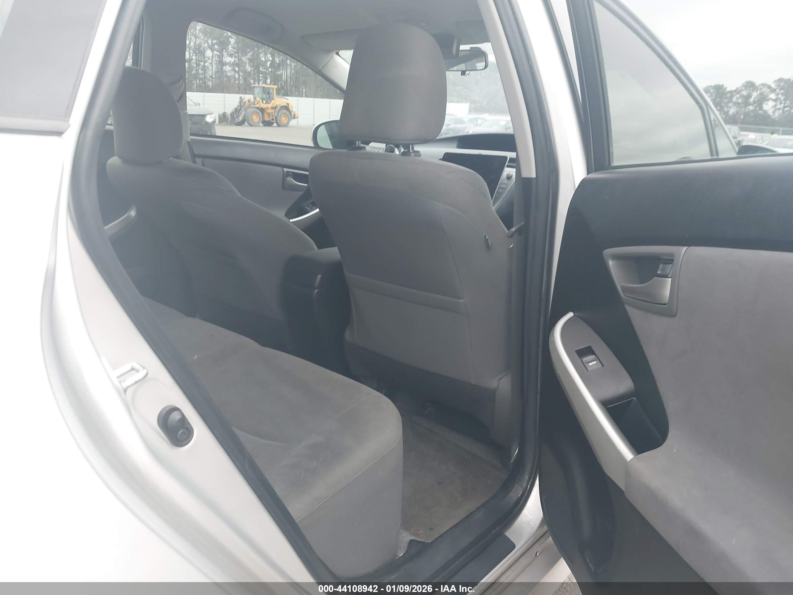 TOYOTA PRIUS image 8