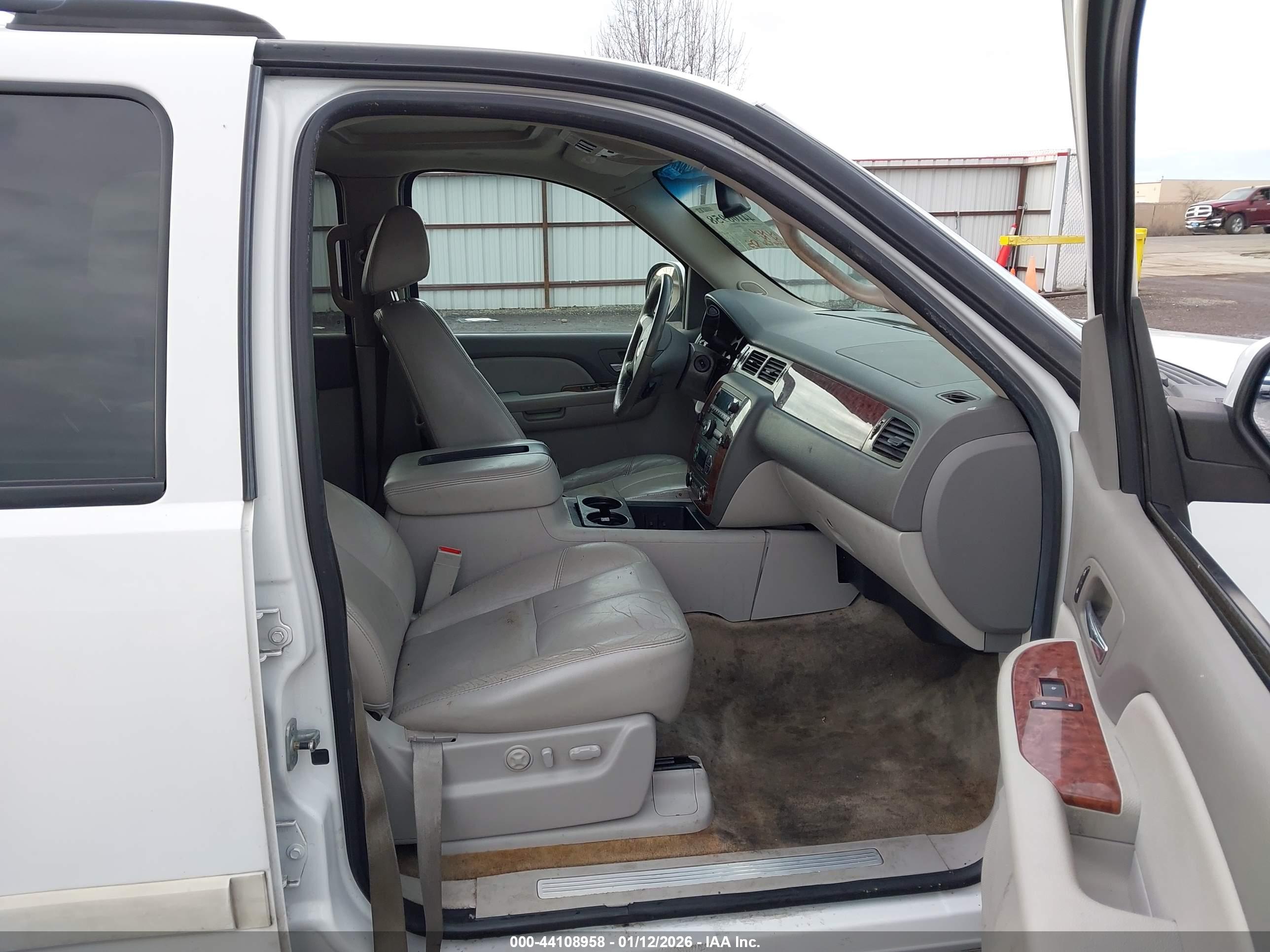CHEVROLET TAHOE image 5