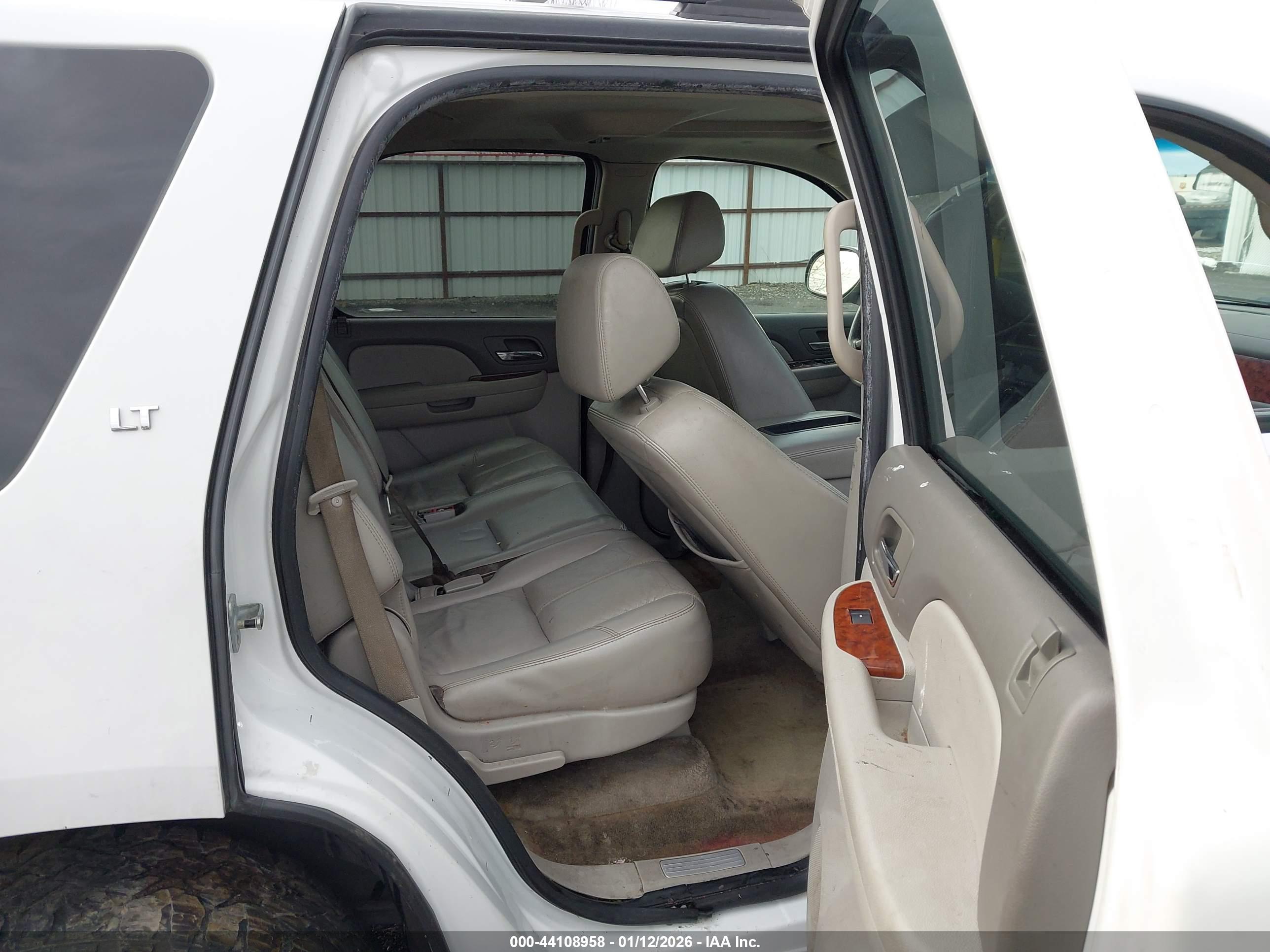 CHEVROLET TAHOE image 8