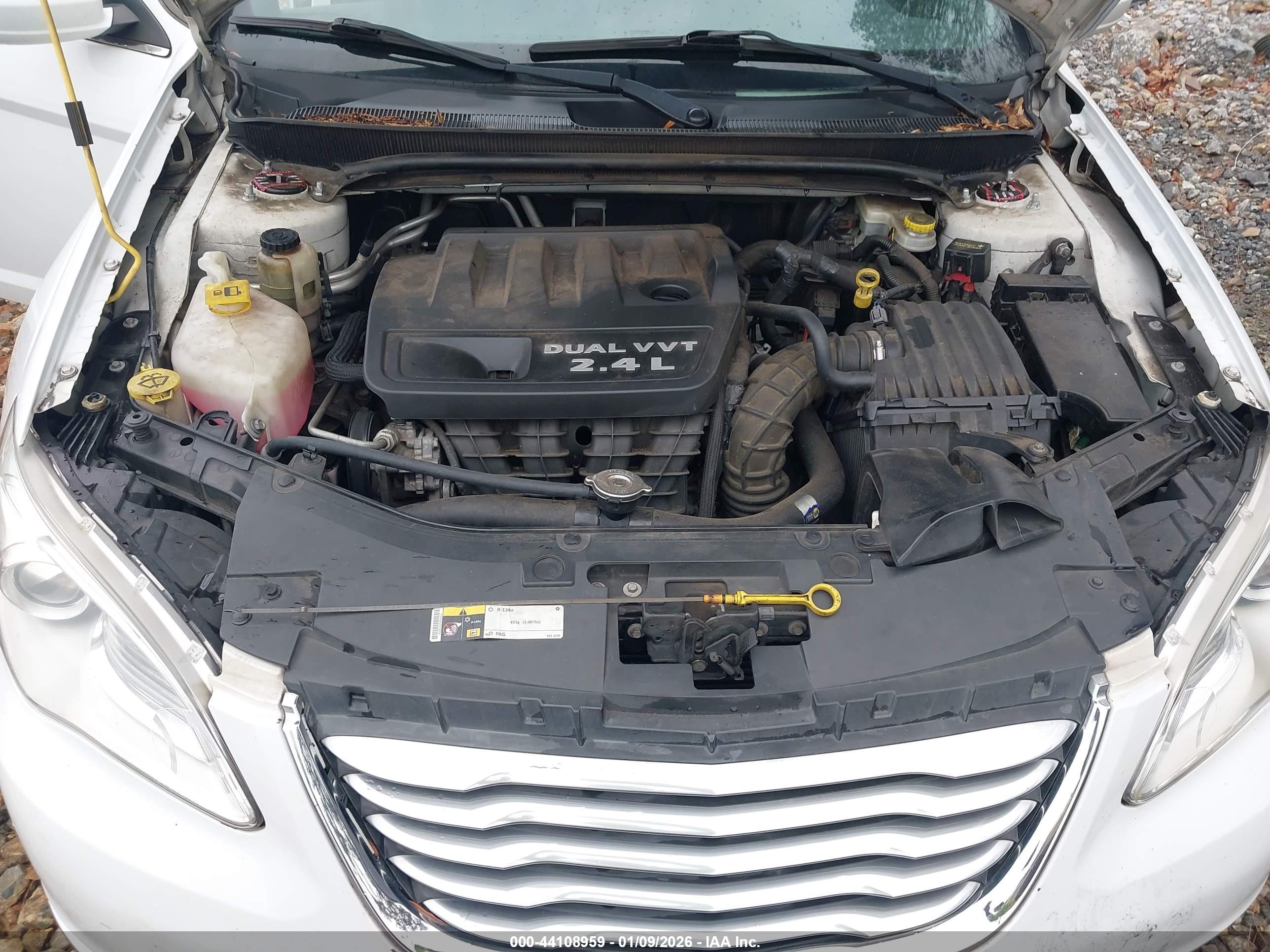 CHRYSLER 200 image 10