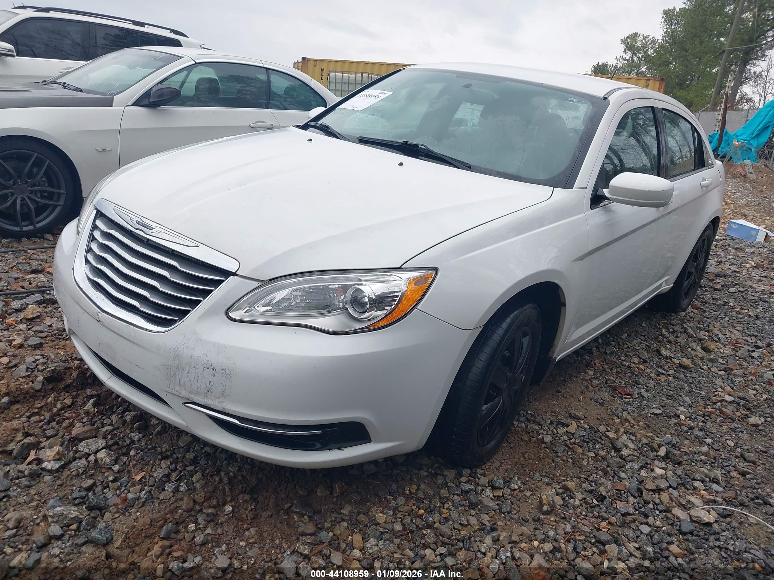 CHRYSLER 200 image 2
