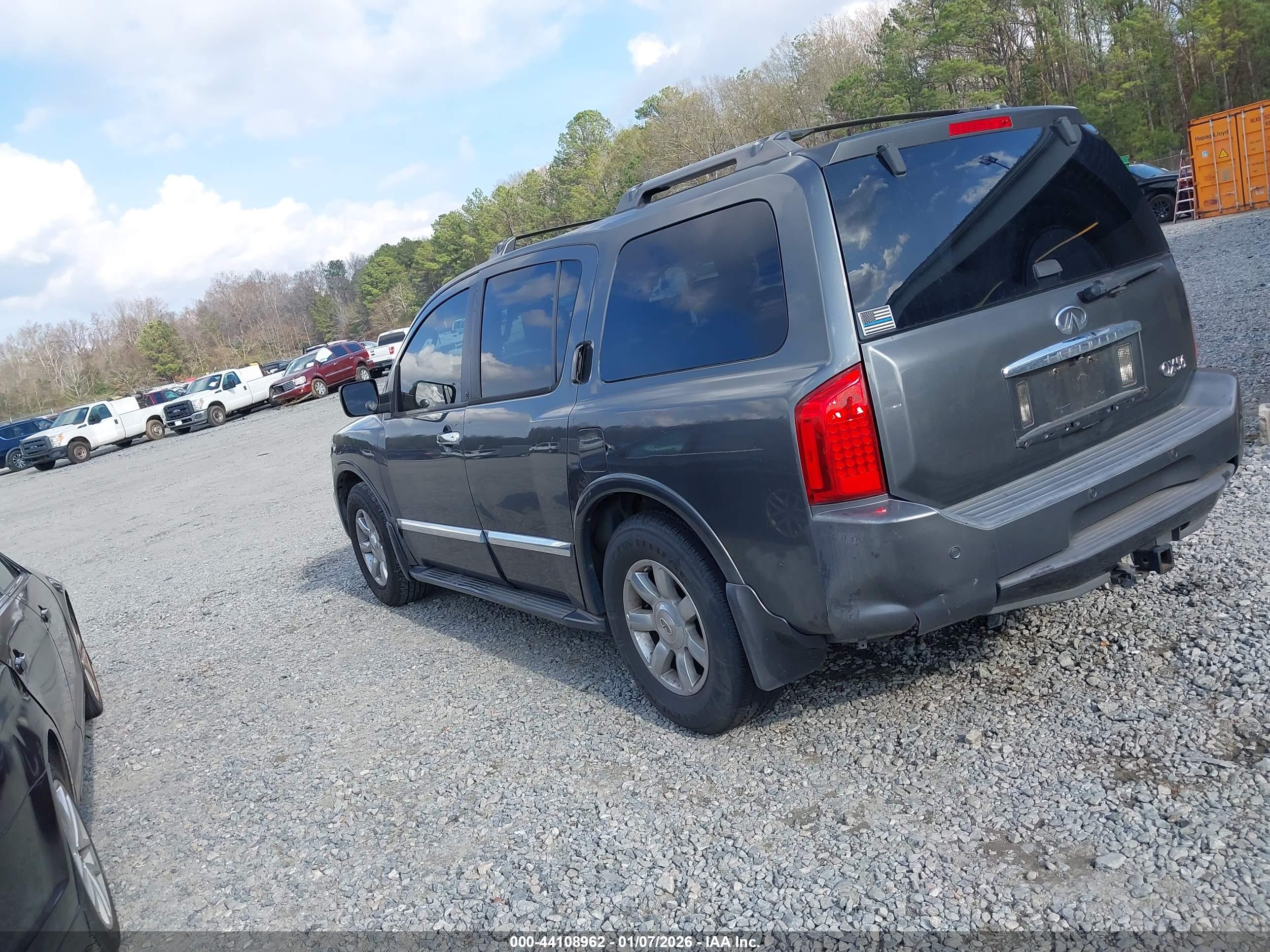 INFINITI QX56 image 3