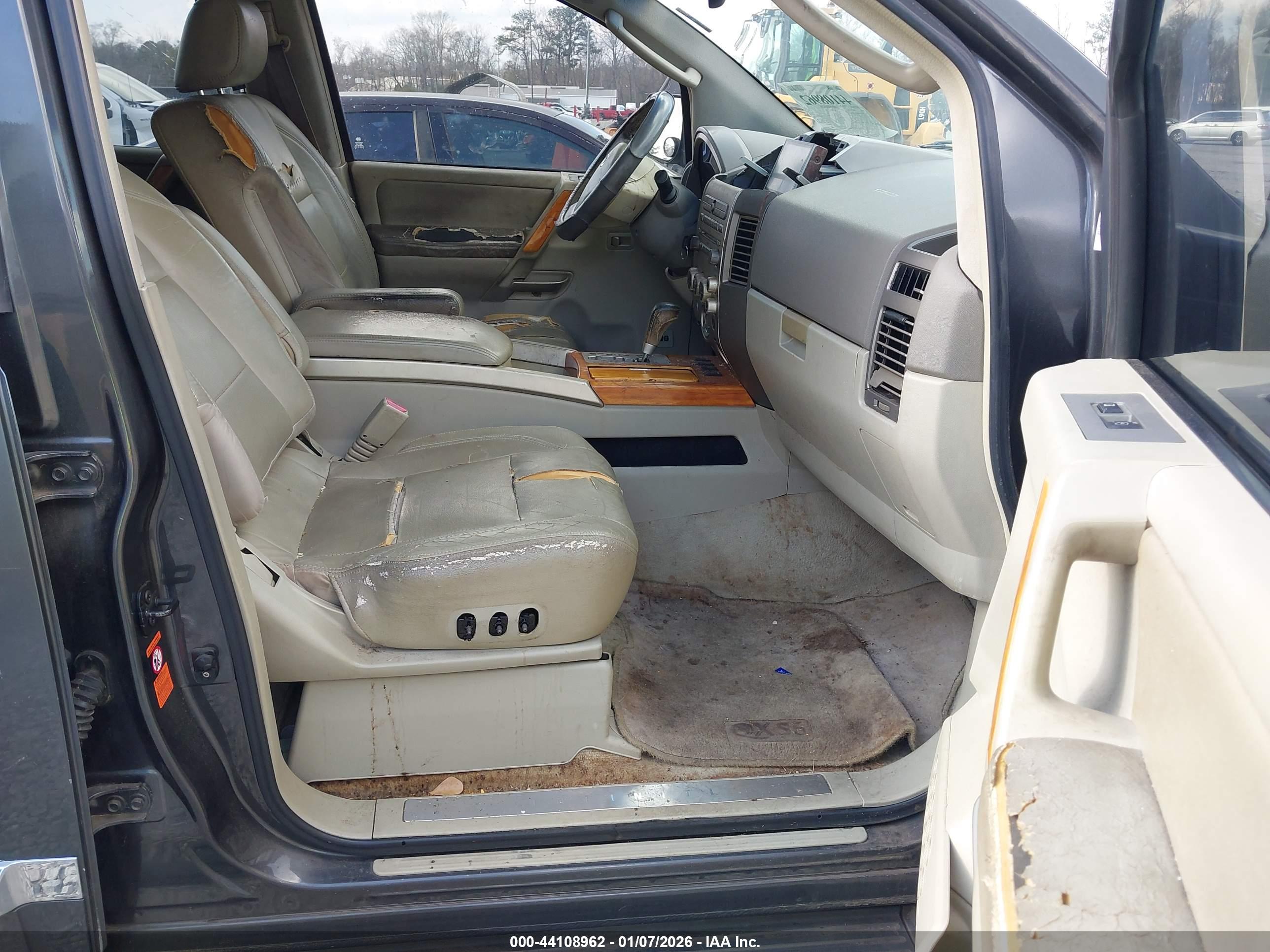 INFINITI QX56 image 5