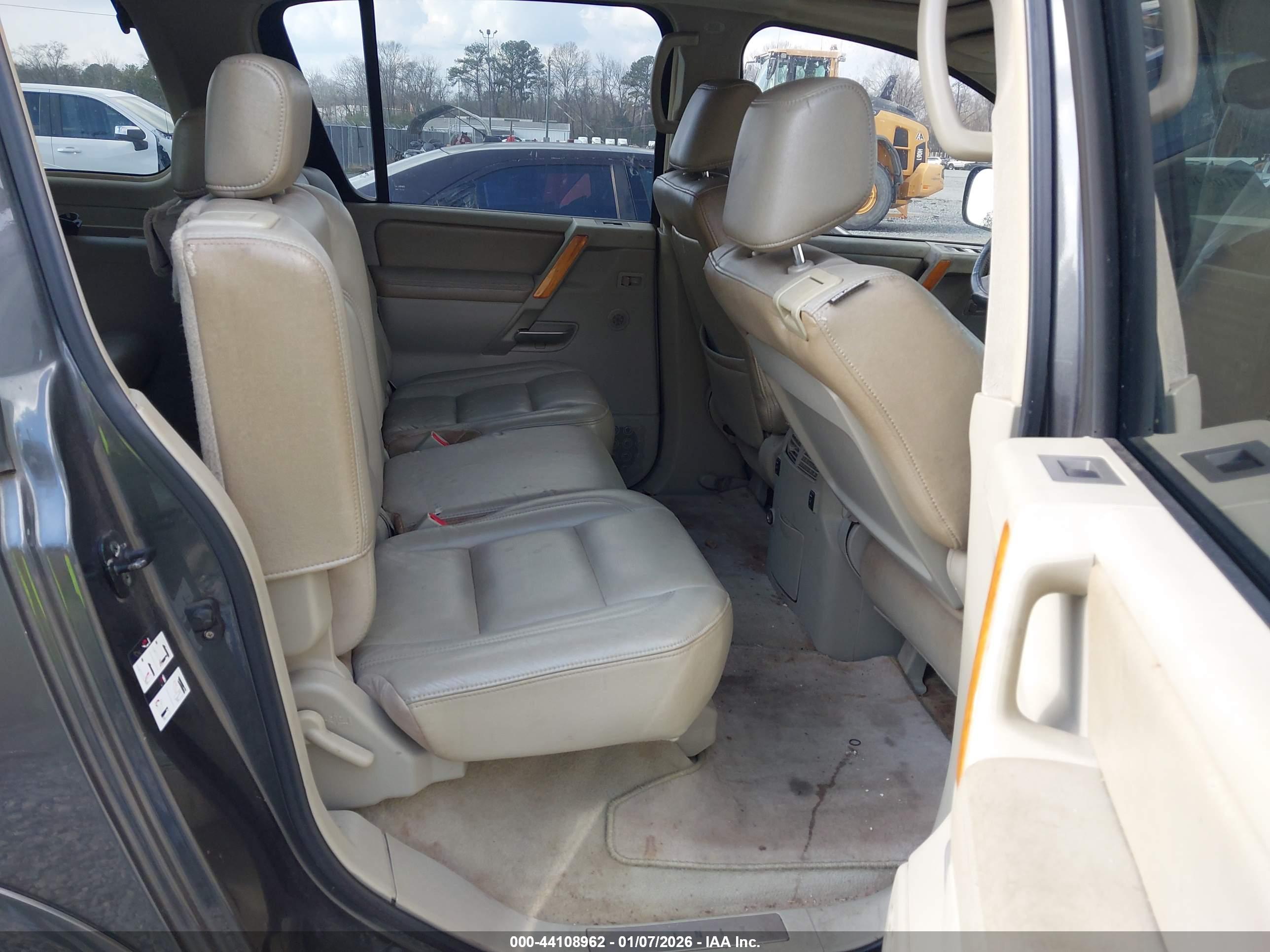 INFINITI QX56 image 8