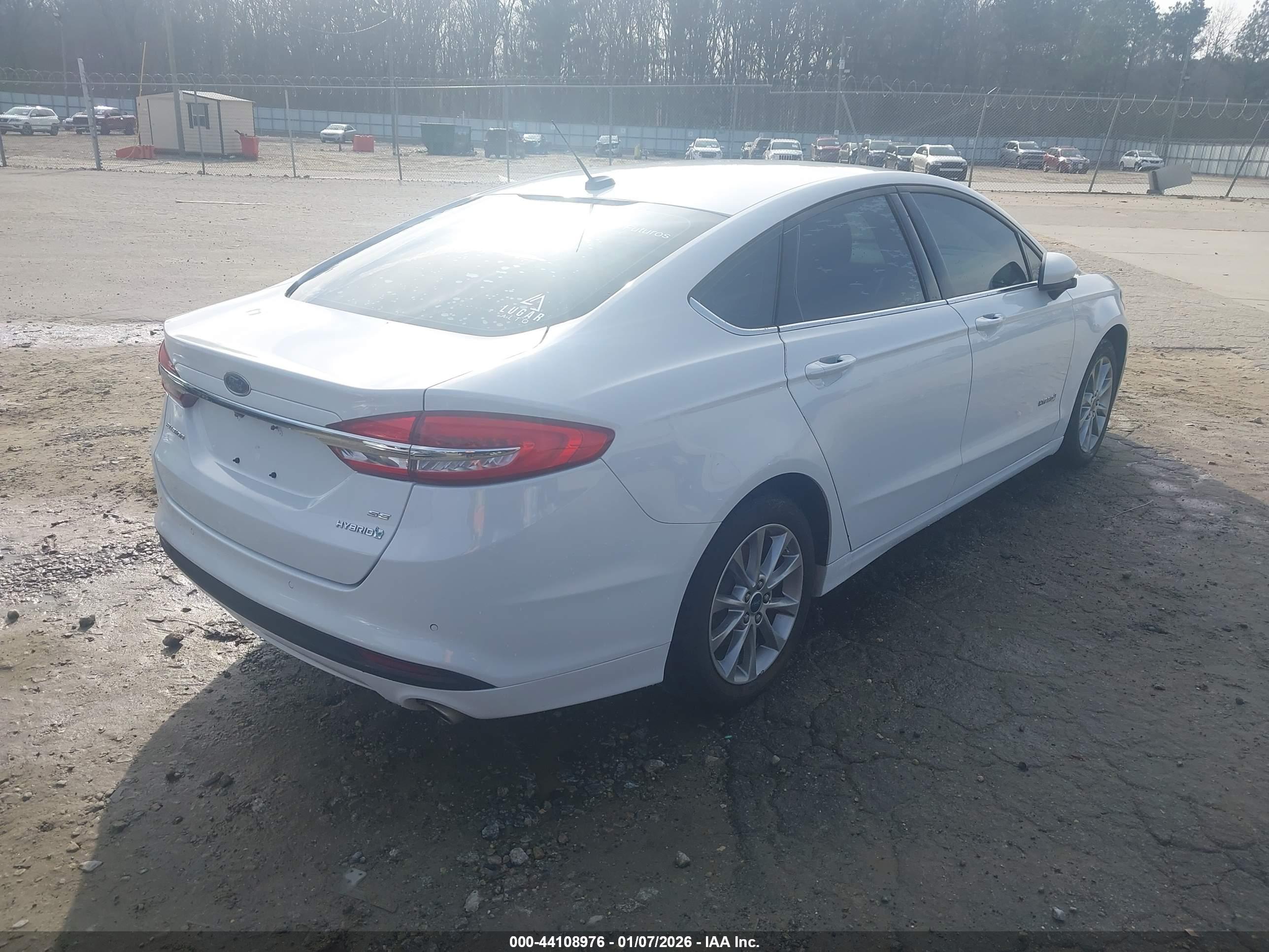 FORD FUSION image 4