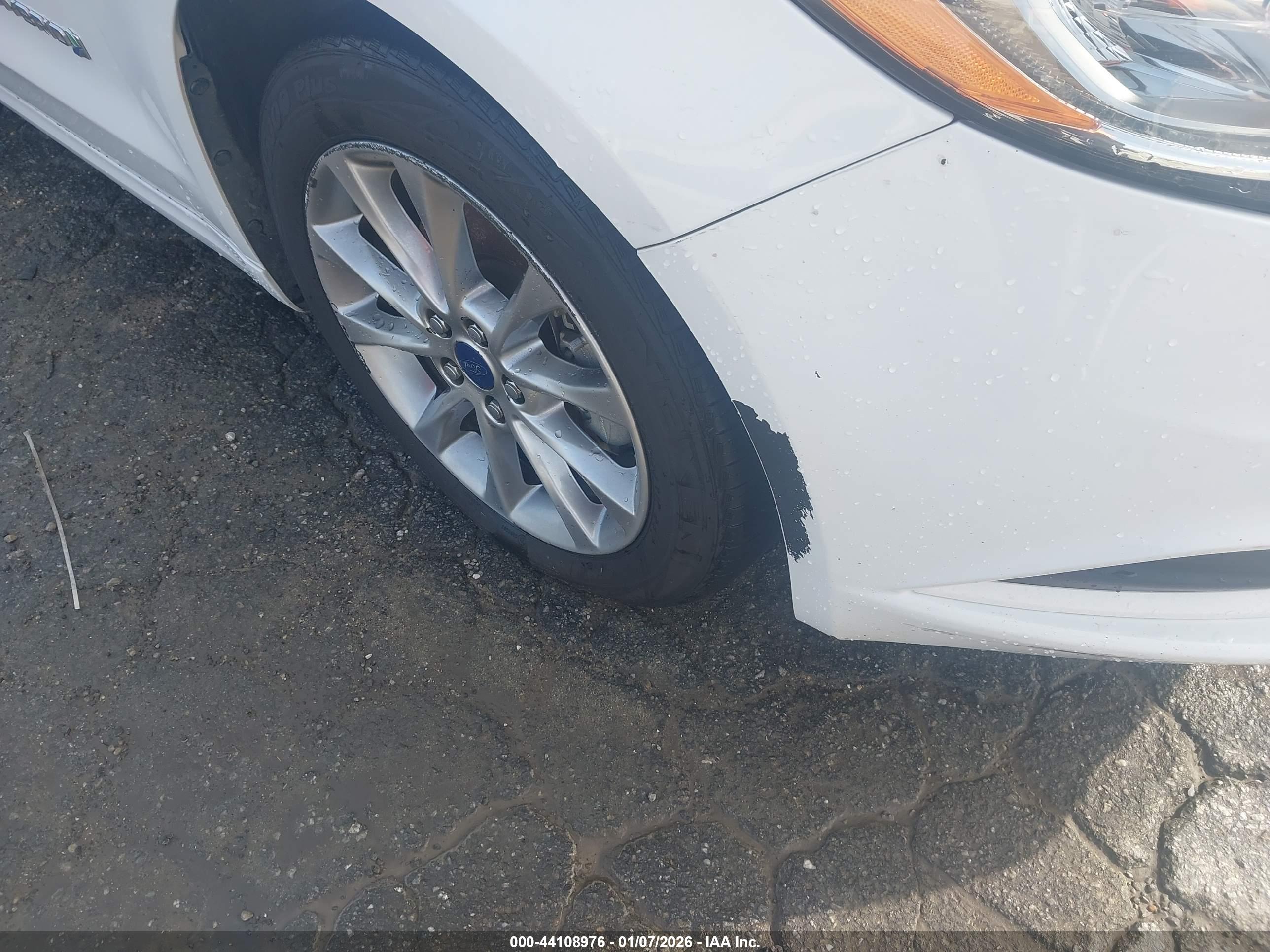 FORD FUSION image 6