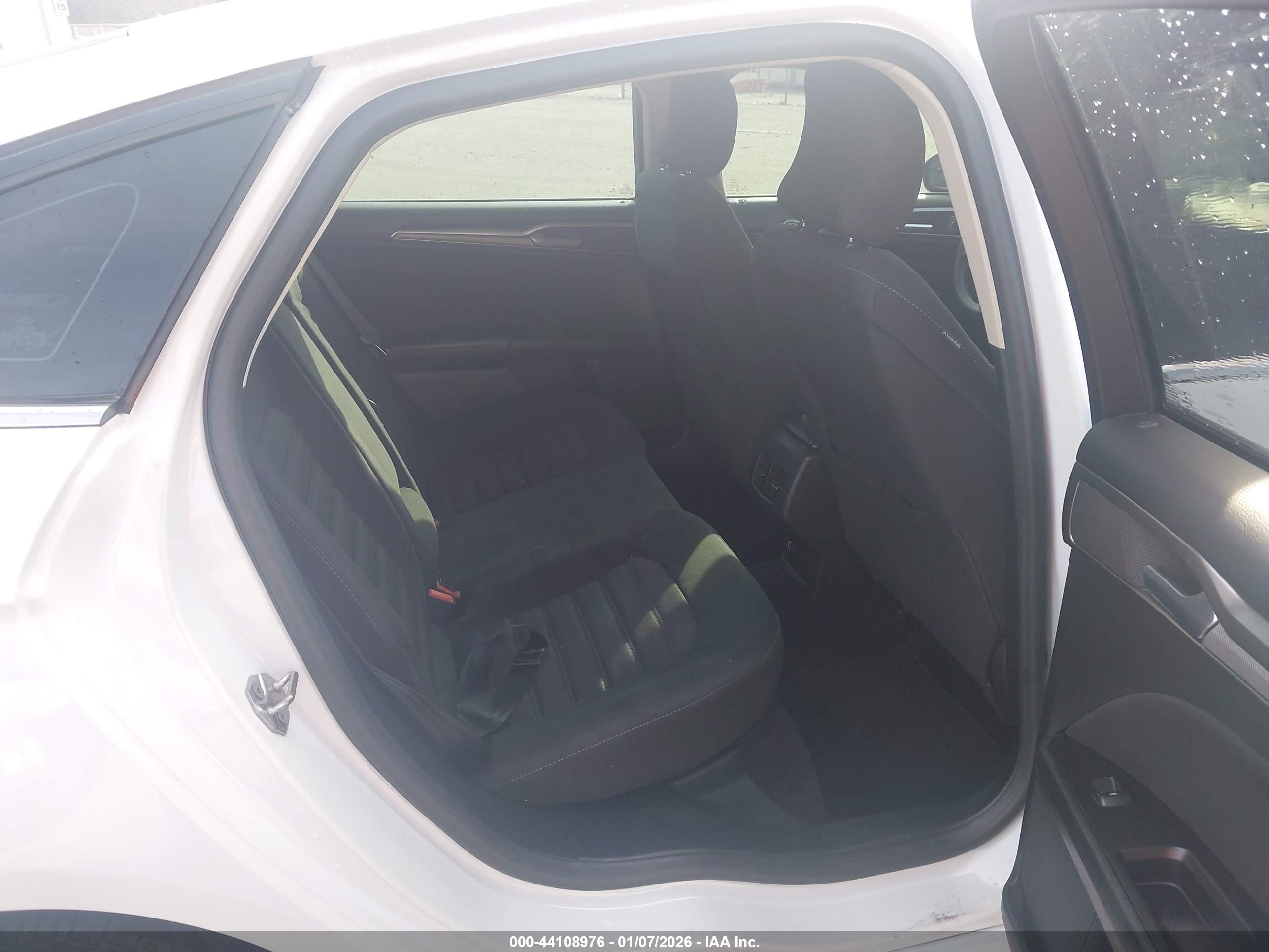 FORD FUSION image 8