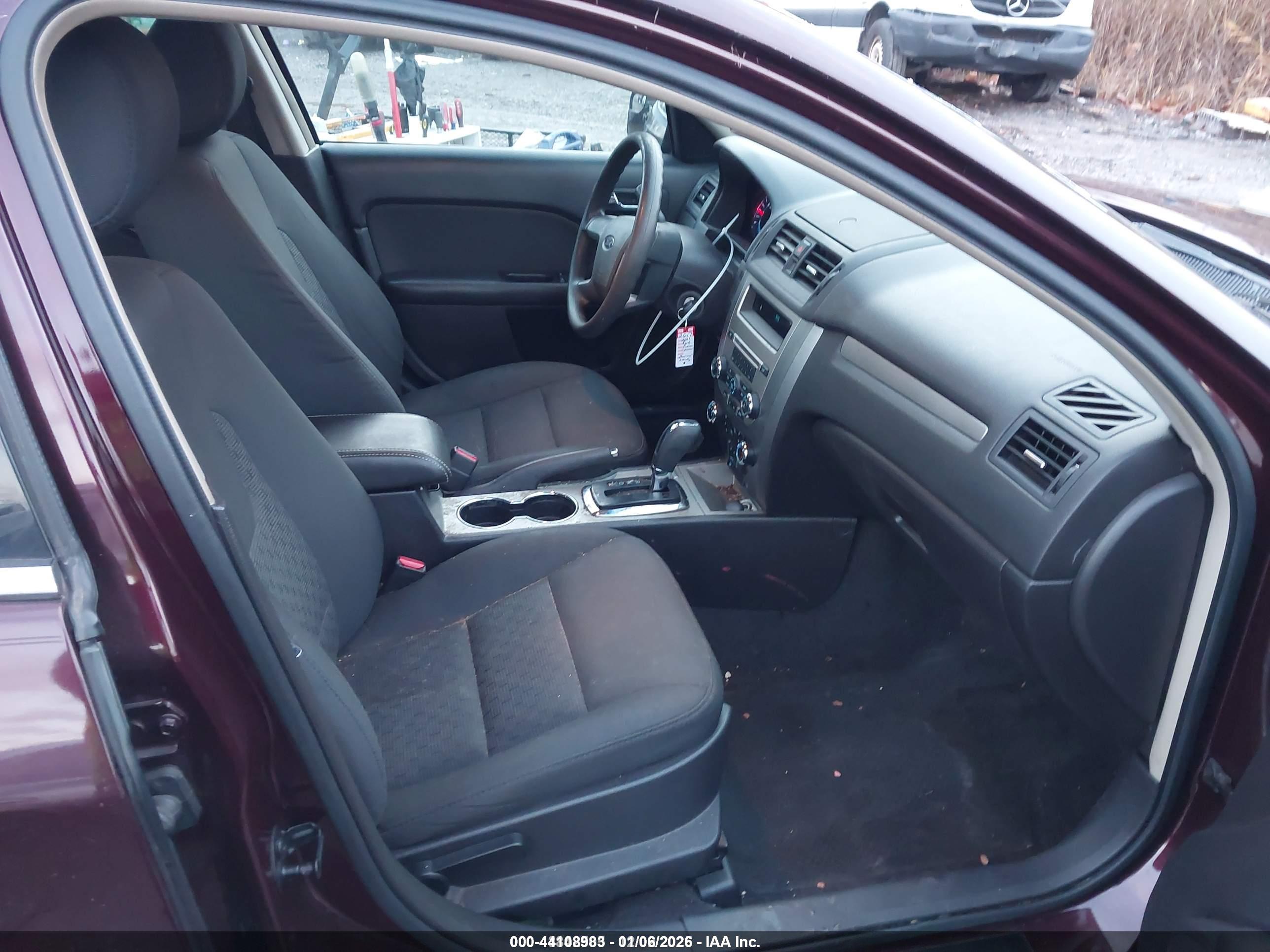 FORD FUSION image 5