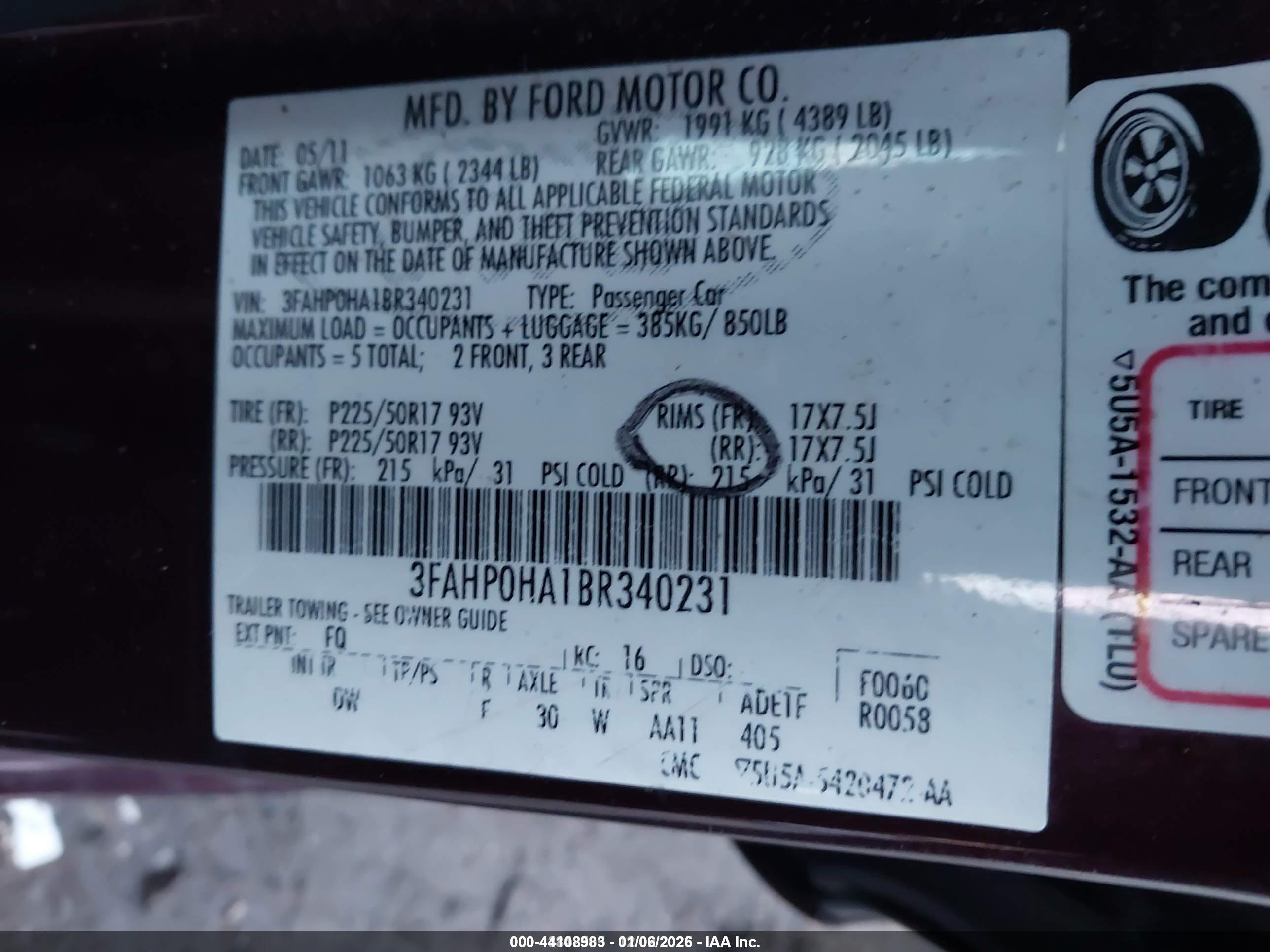 FORD FUSION image 9