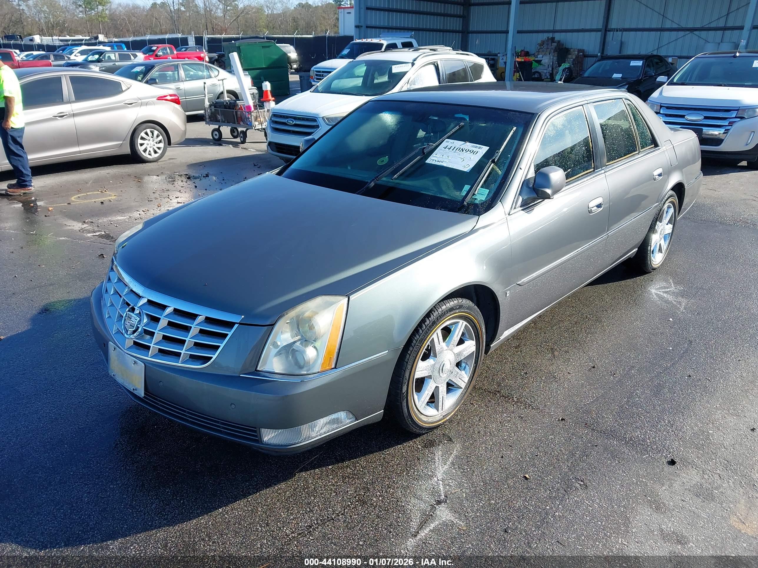 CADILLAC DTS image 2