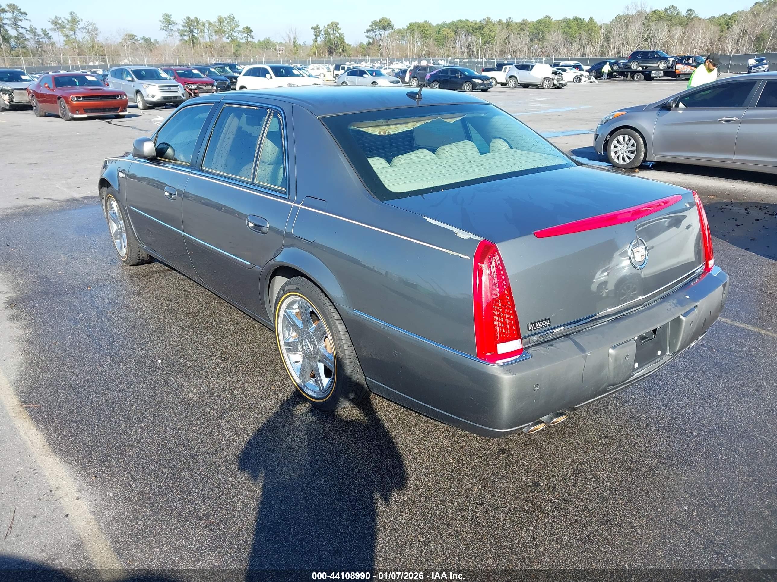 CADILLAC DTS image 3