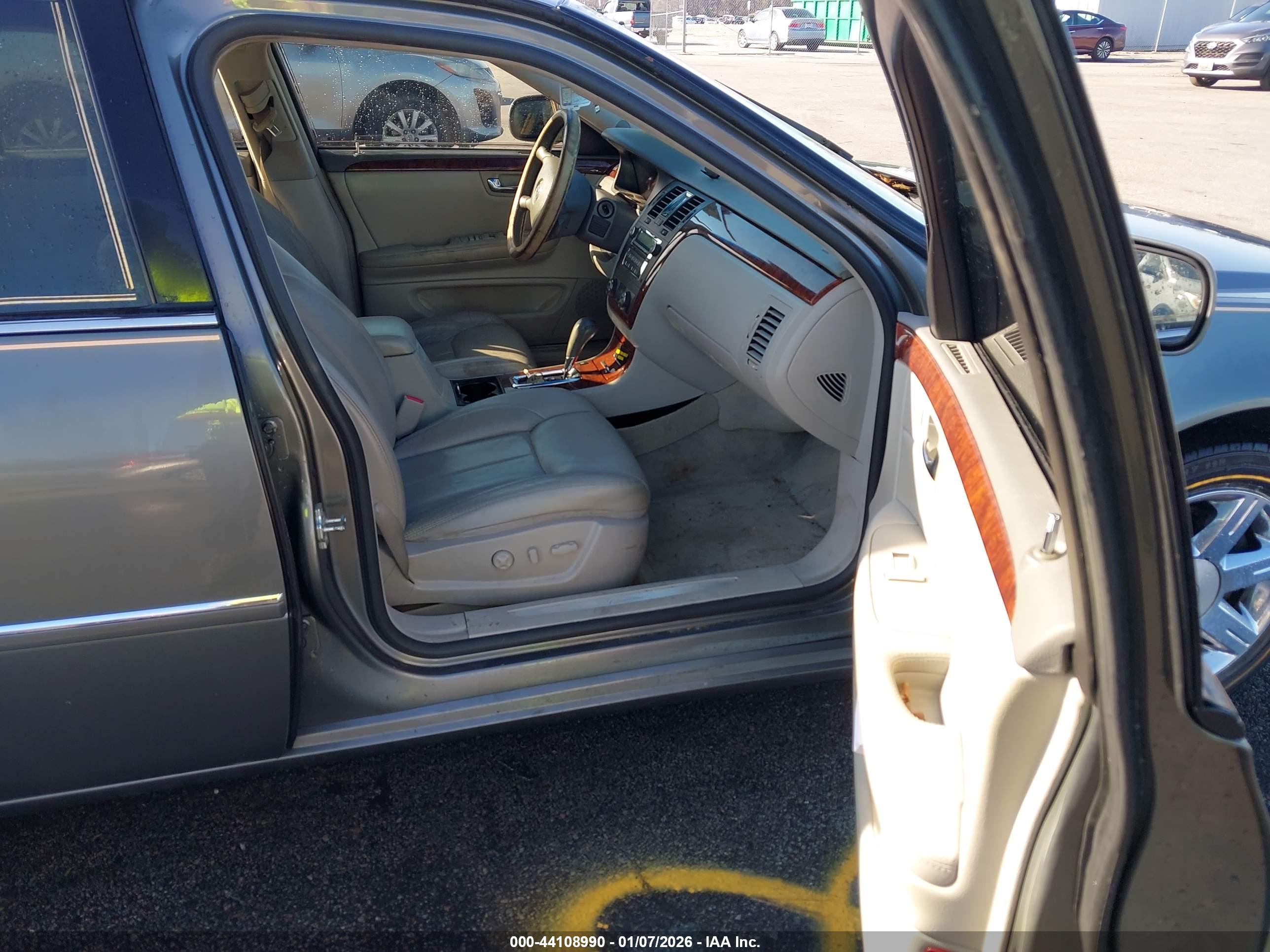 CADILLAC DTS image 5