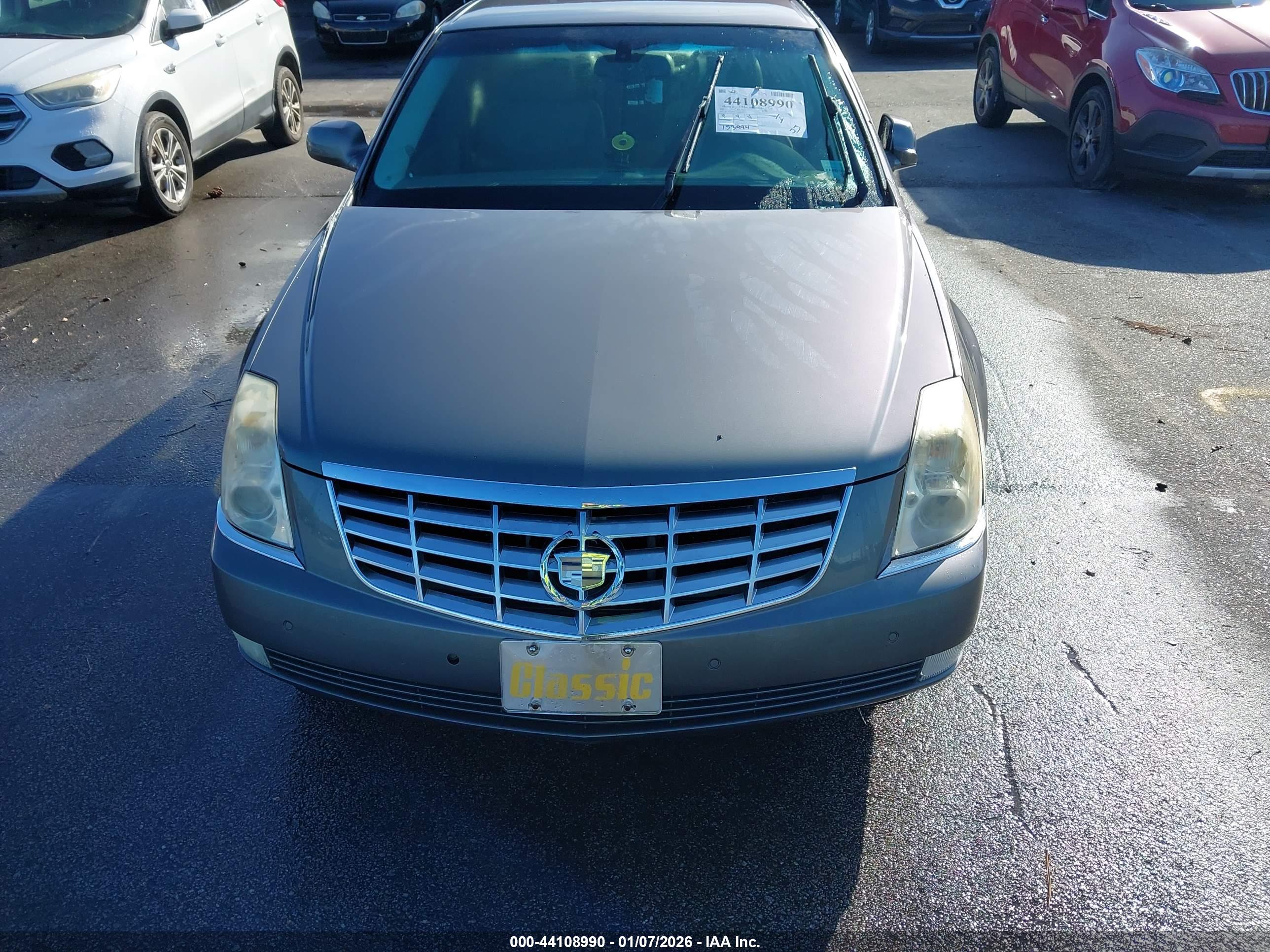 CADILLAC DTS image 6