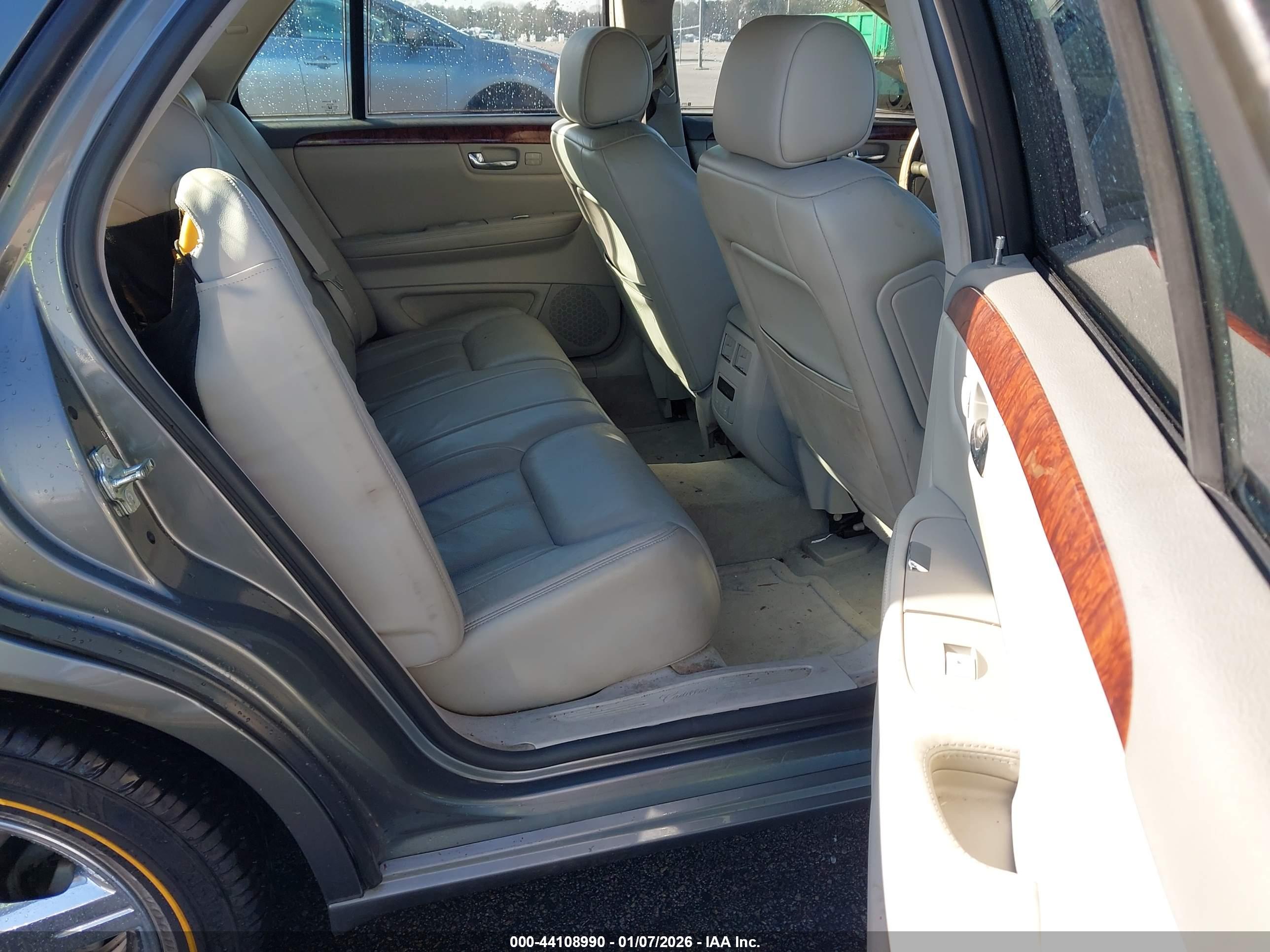 CADILLAC DTS image 8