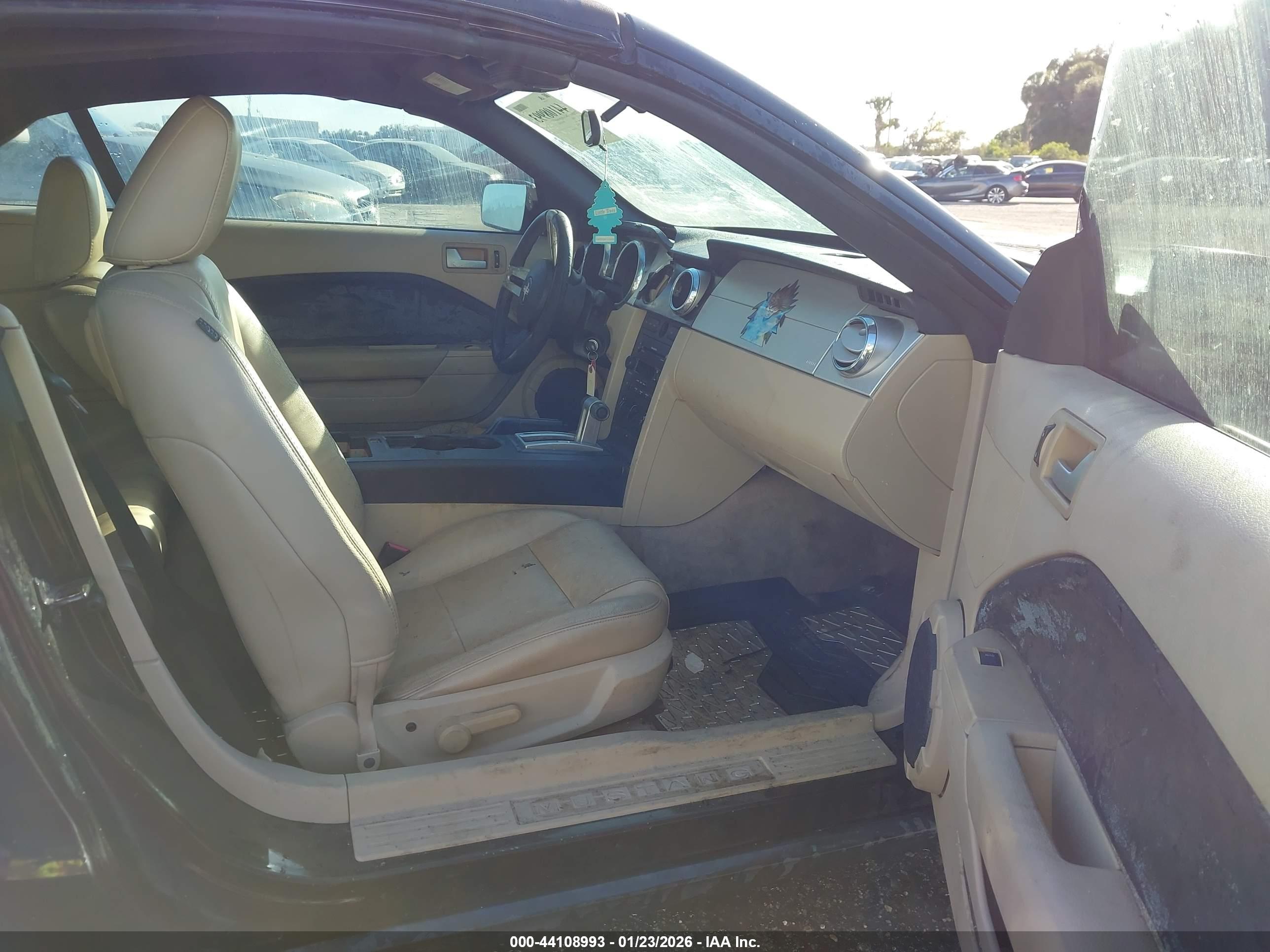 FORD MUSTANG image 5