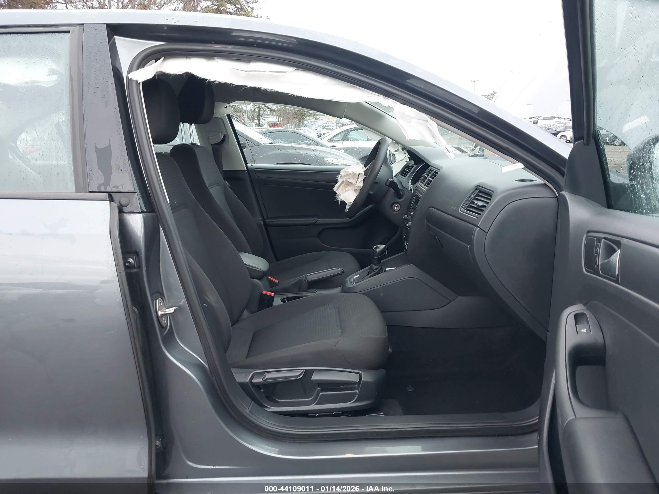 VOLKSWAGEN JETTA image 5
